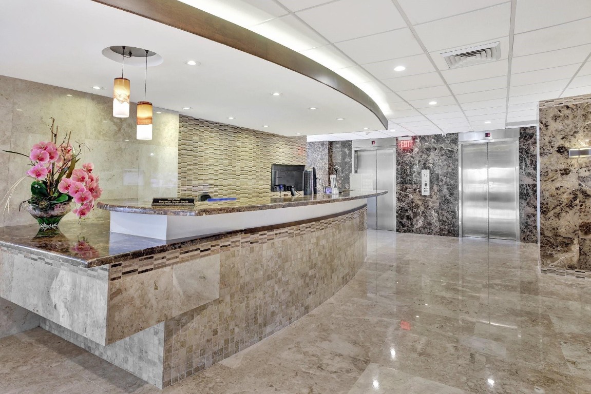 3750 Galt Ocean Dr 211