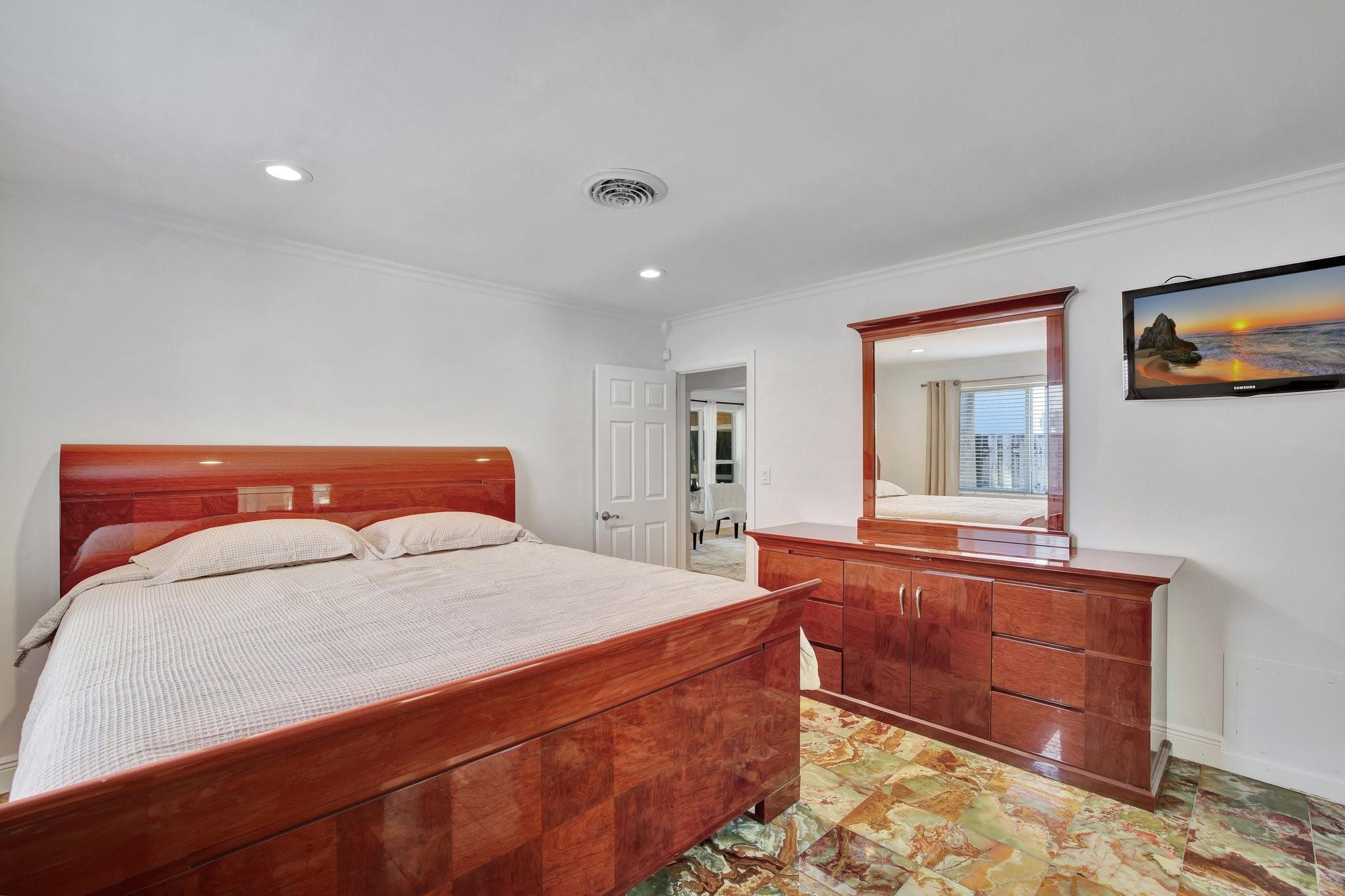 271 Capri Ave