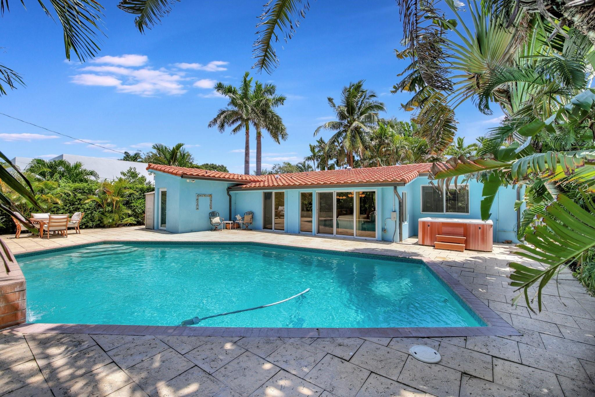 271 Capri Ave