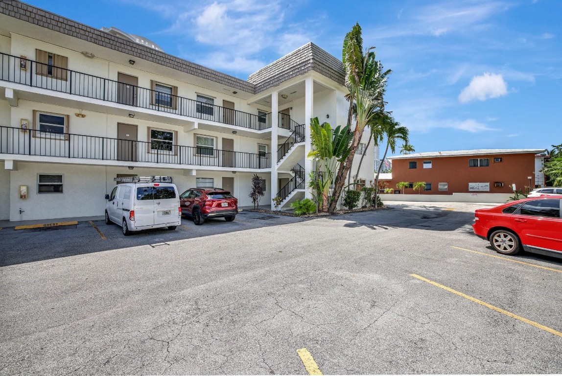 4143 N Ocean Blvd 101