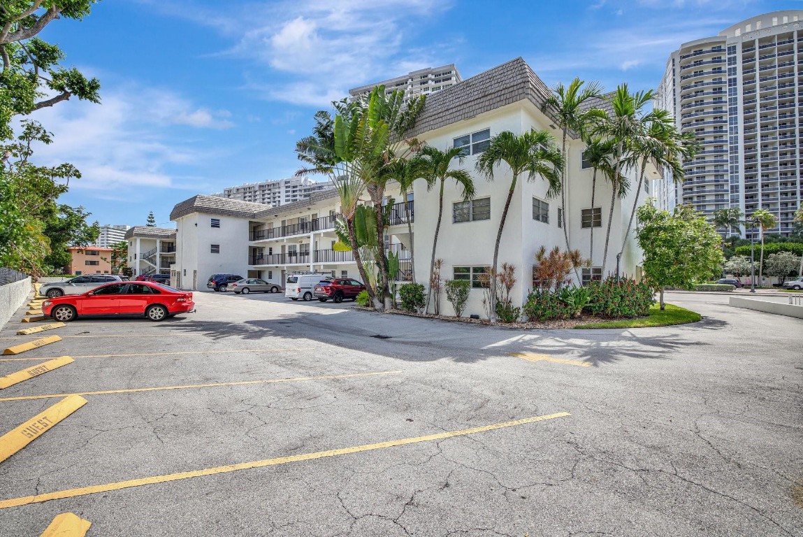 4143 N Ocean Blvd 101