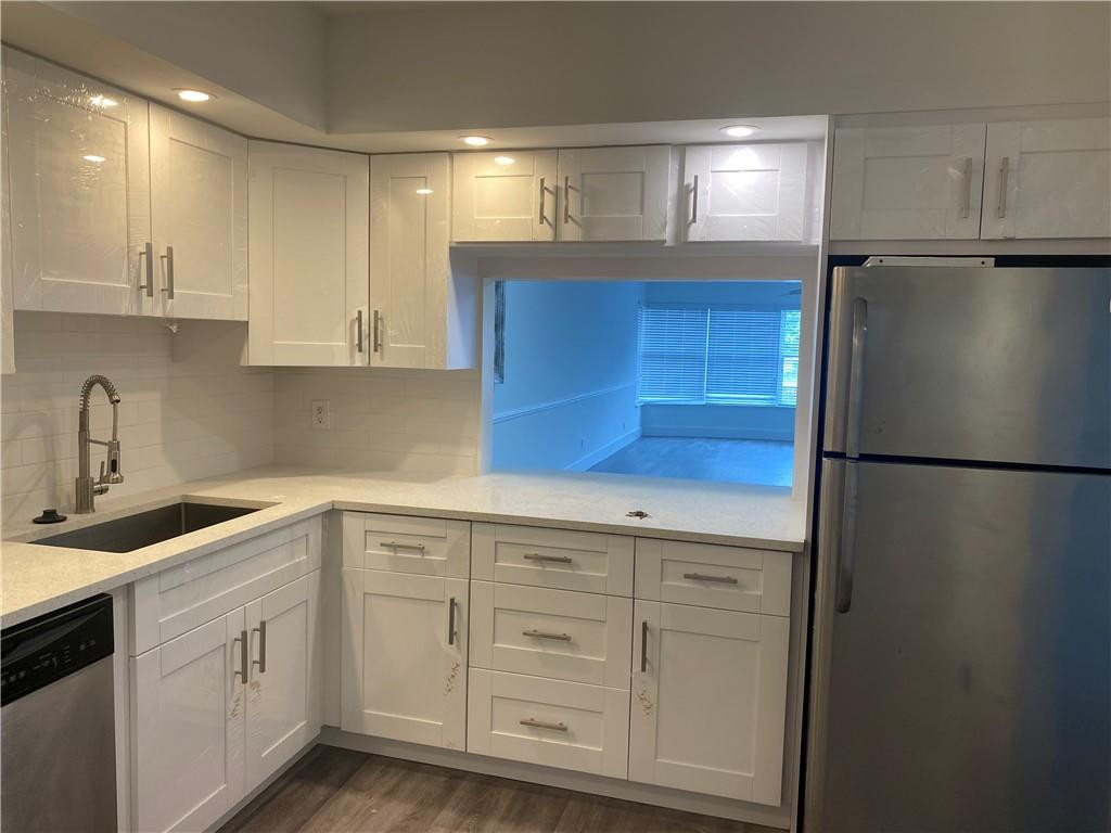 3121 NE 51st St 106E