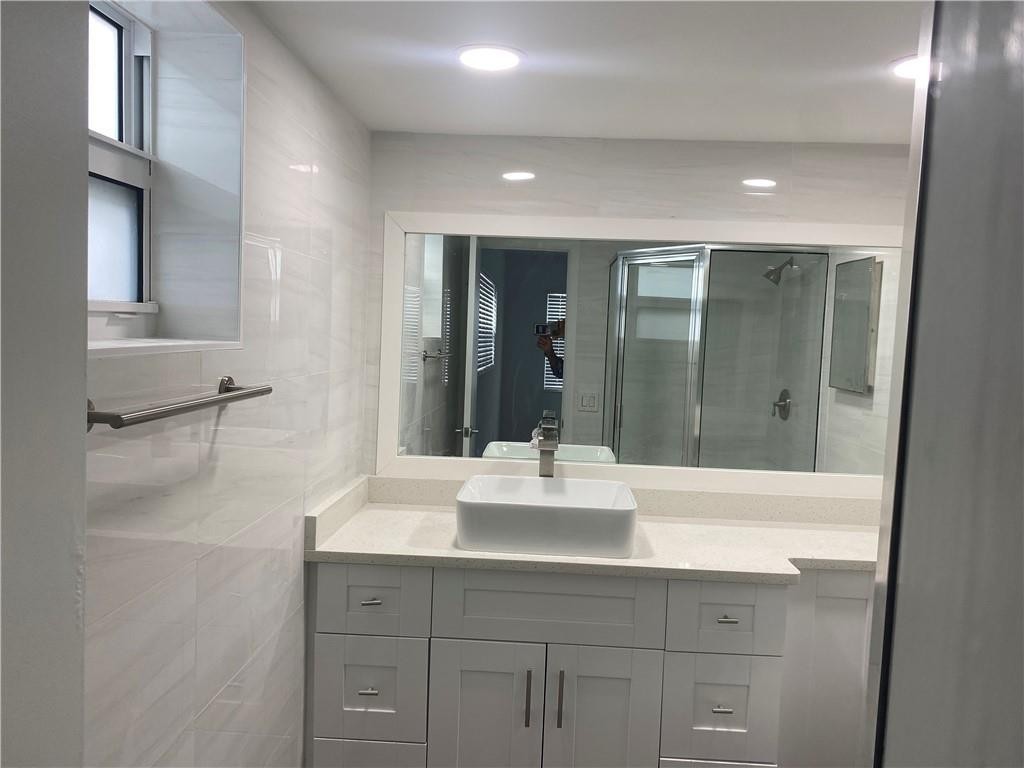 3121 NE 51st St 106E