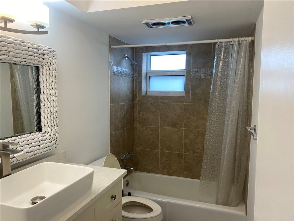 3121 NE 51st St 106E