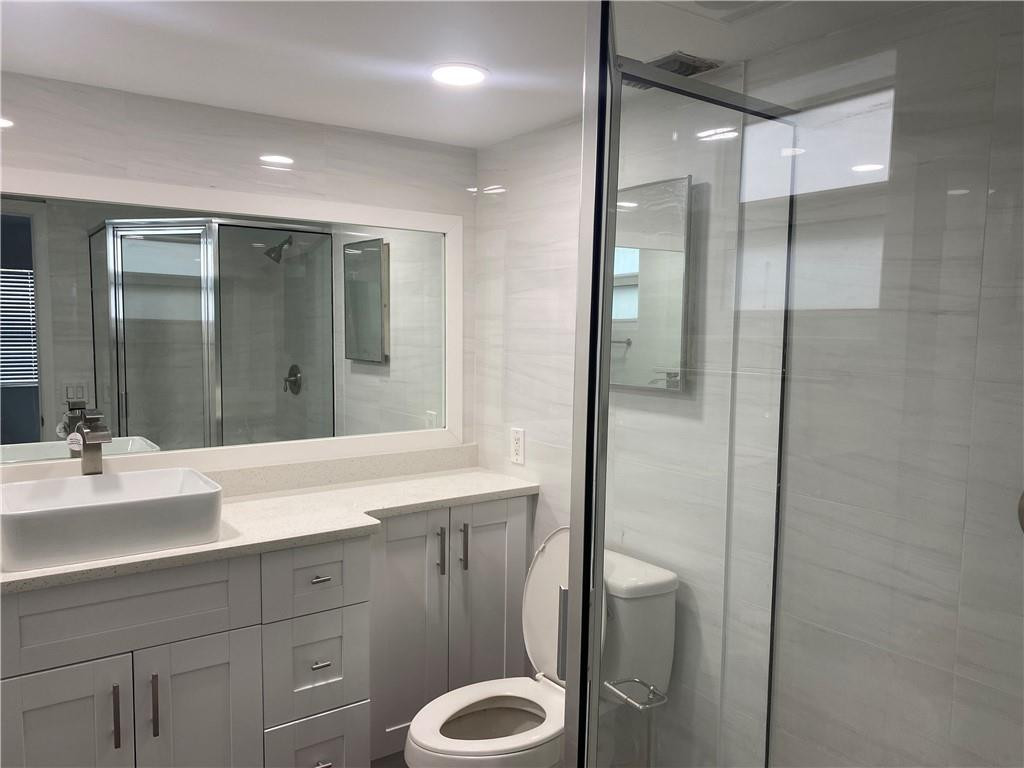 3121 NE 51st St 106E