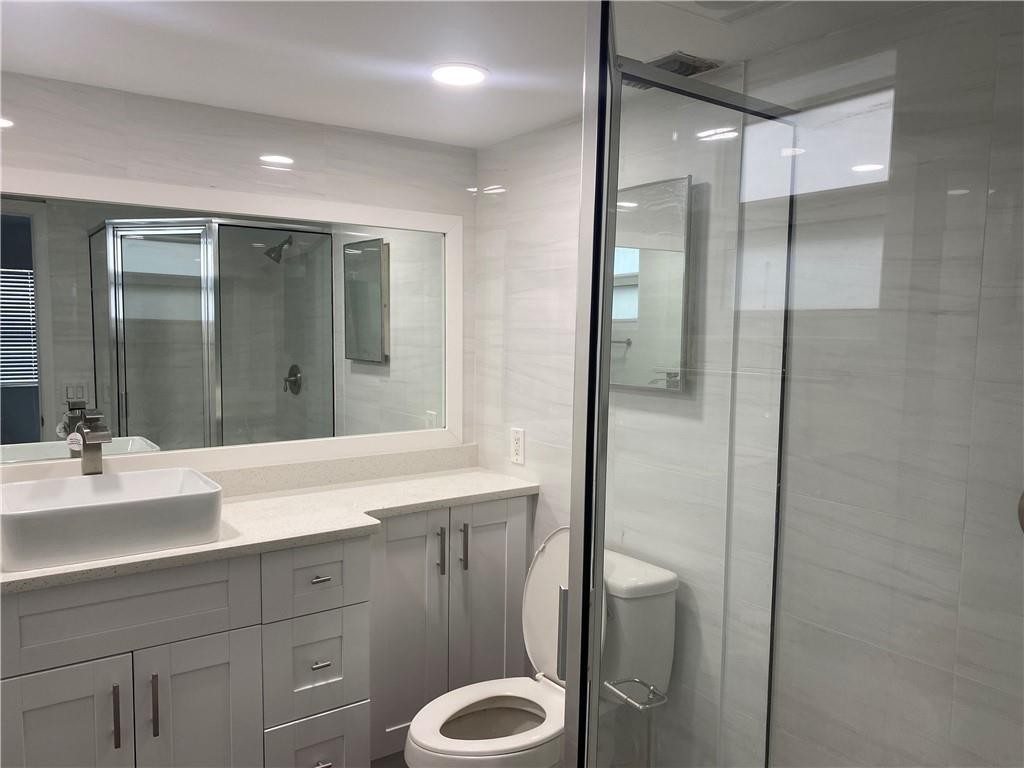 3121 NE 51st St 106E