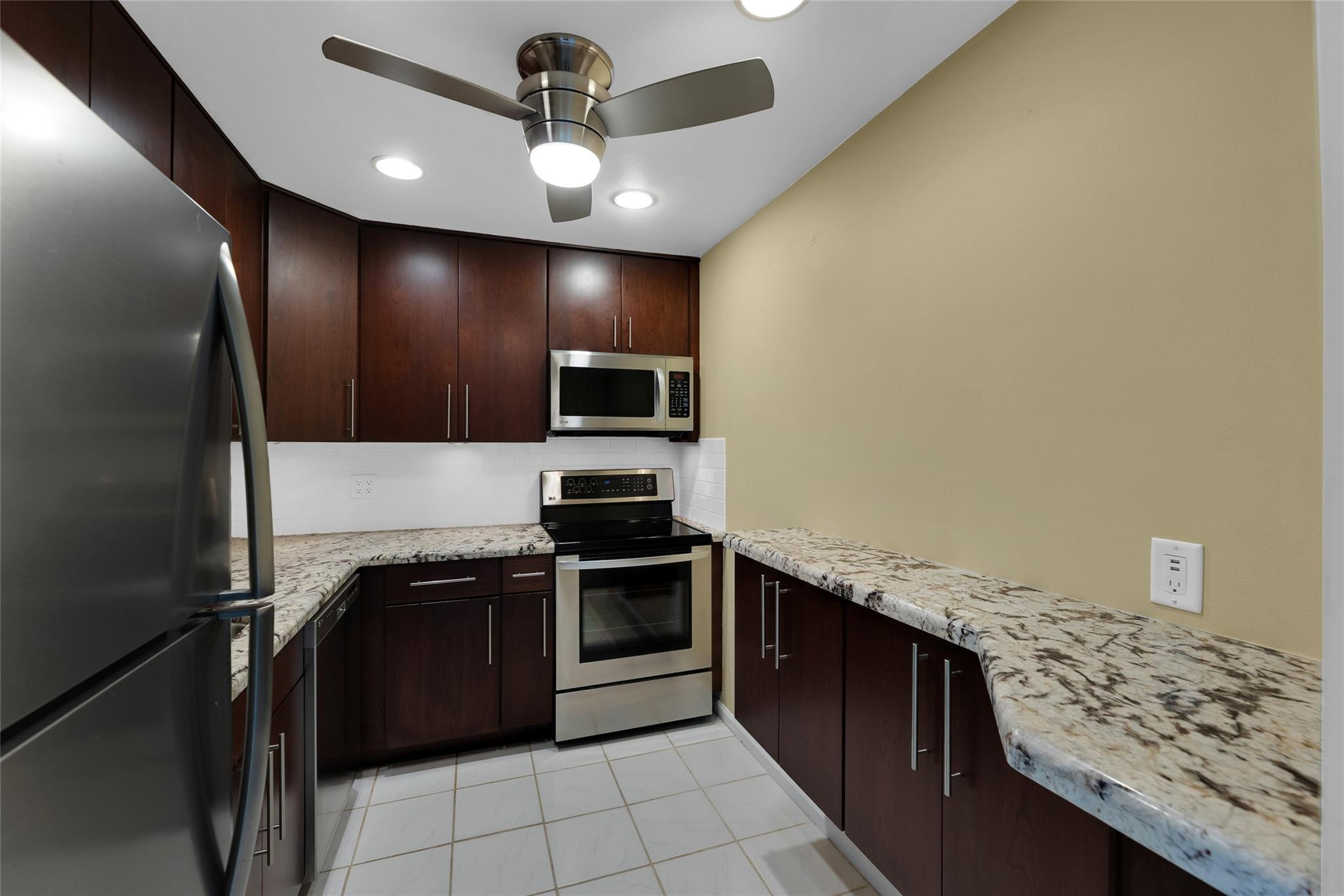 6507 Bay Club Drive 6507-1
