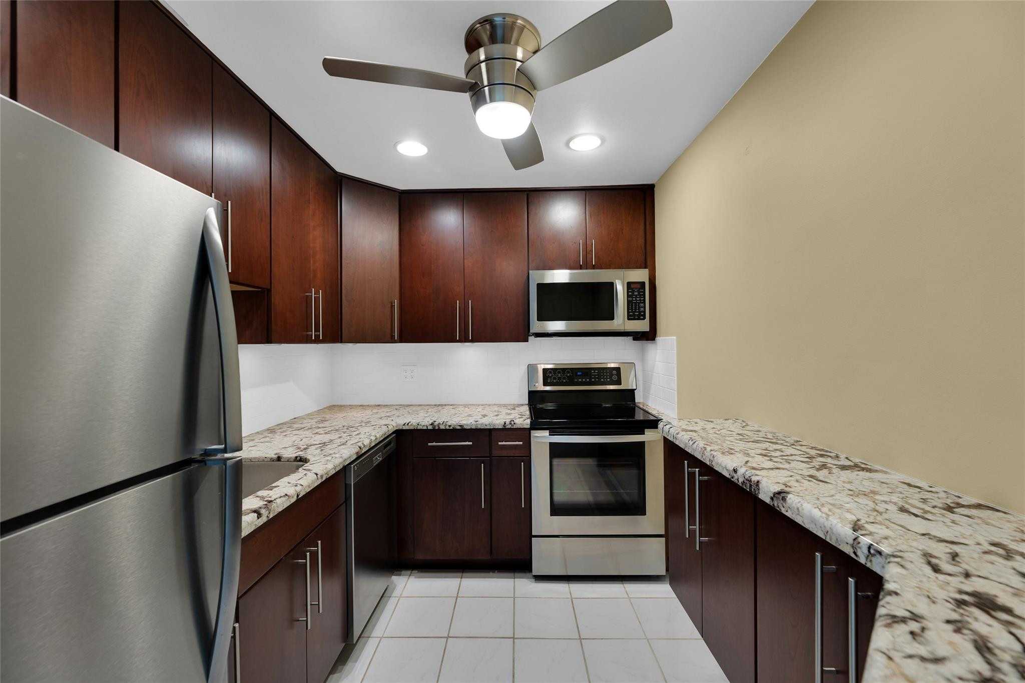 6507 Bay Club Drive 6507-1