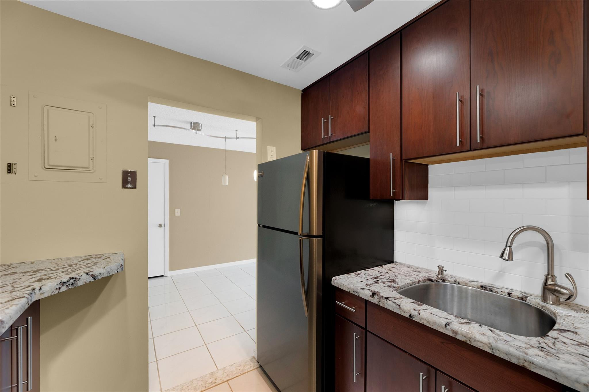 6507 Bay Club Drive 6507-1