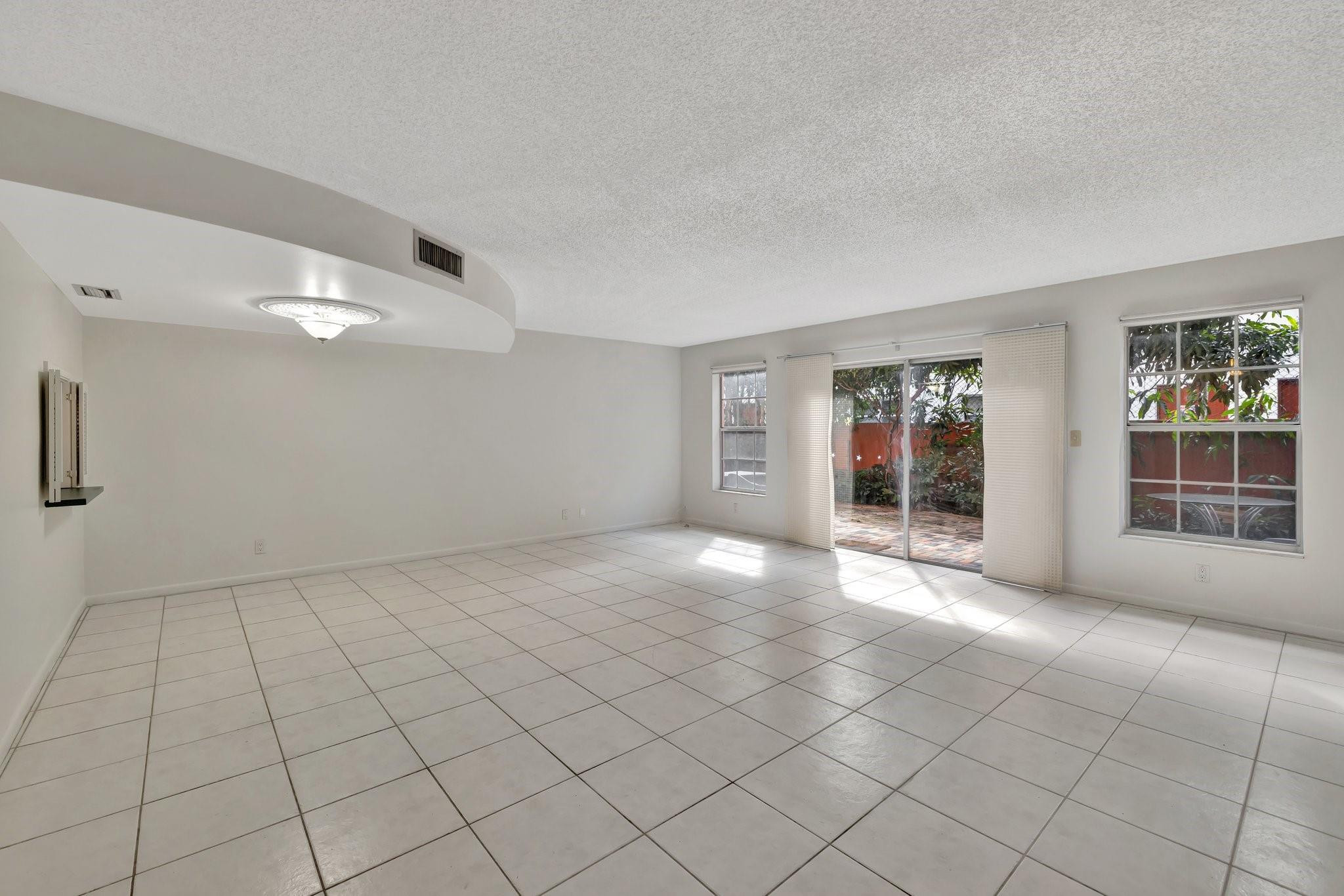 640 Tennis Club Dr 111