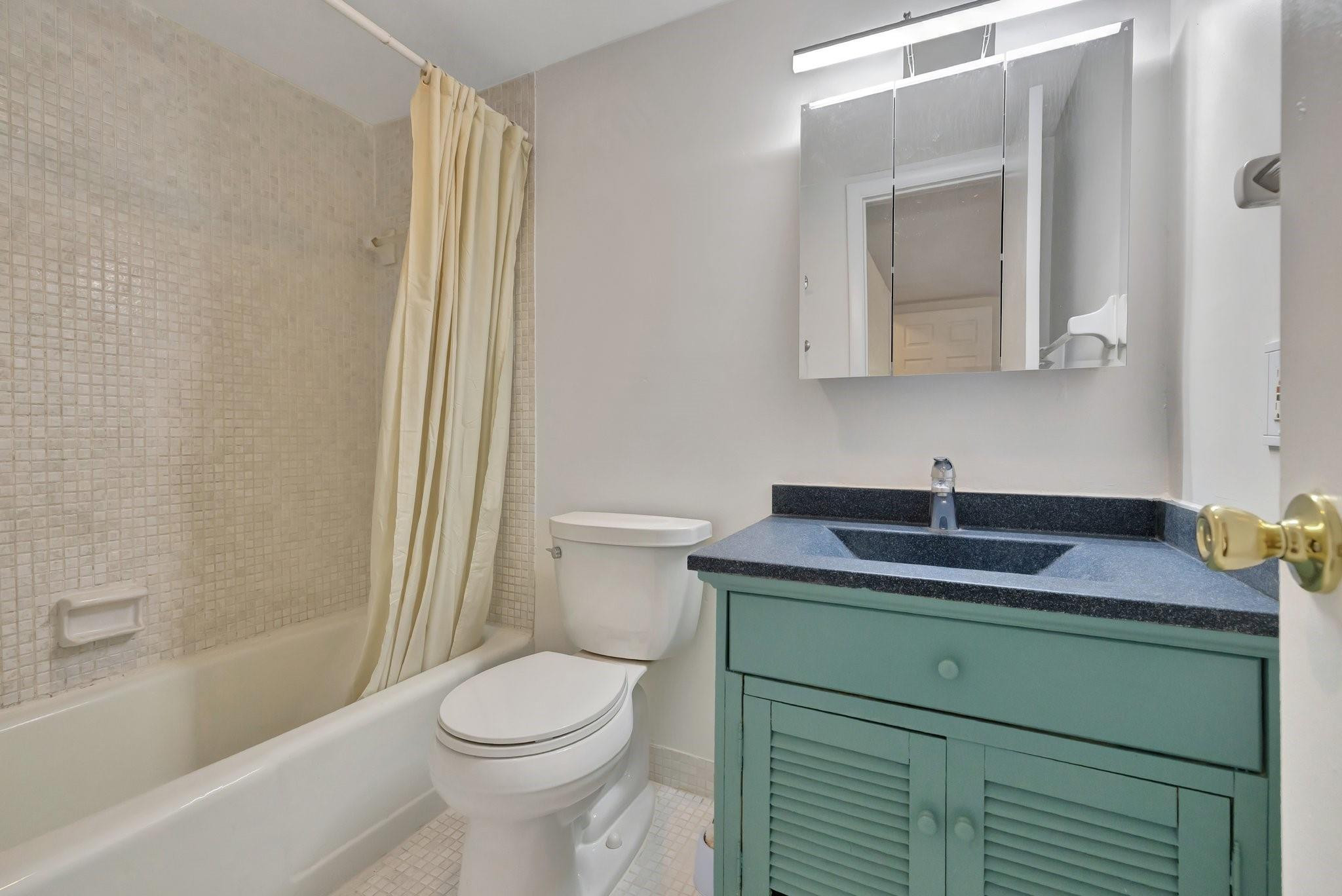 640 Tennis Club Dr 111