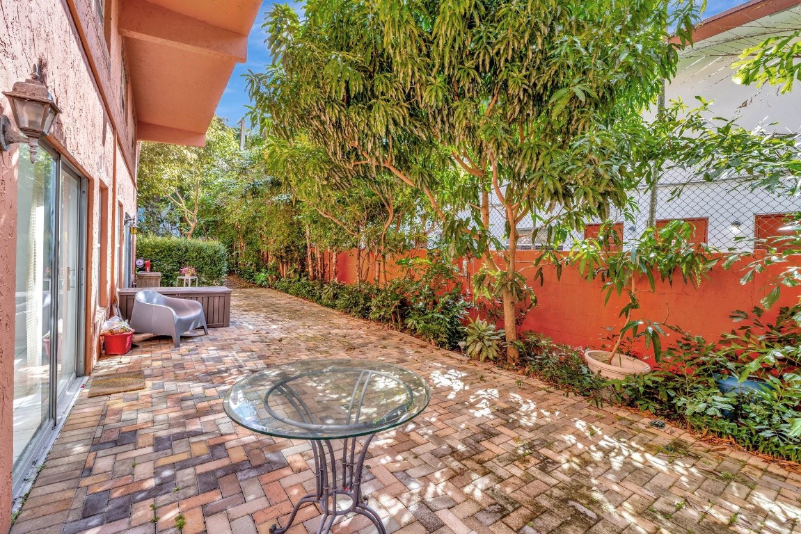 640 Tennis Club Dr 111