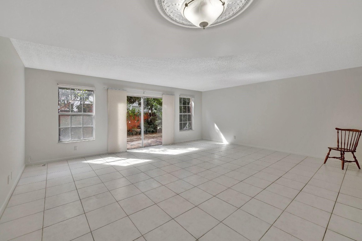 640 Tennis Club Dr 111