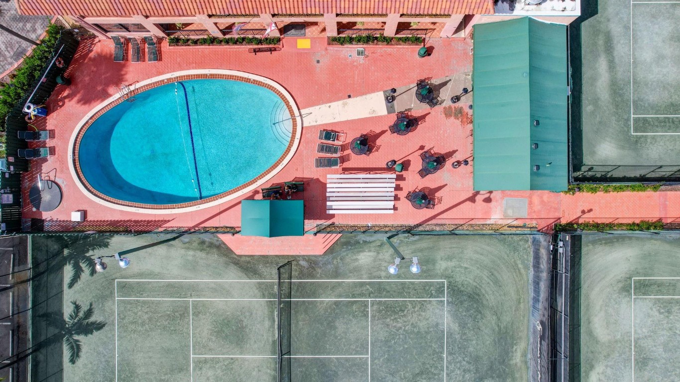 640 Tennis Club Dr 111