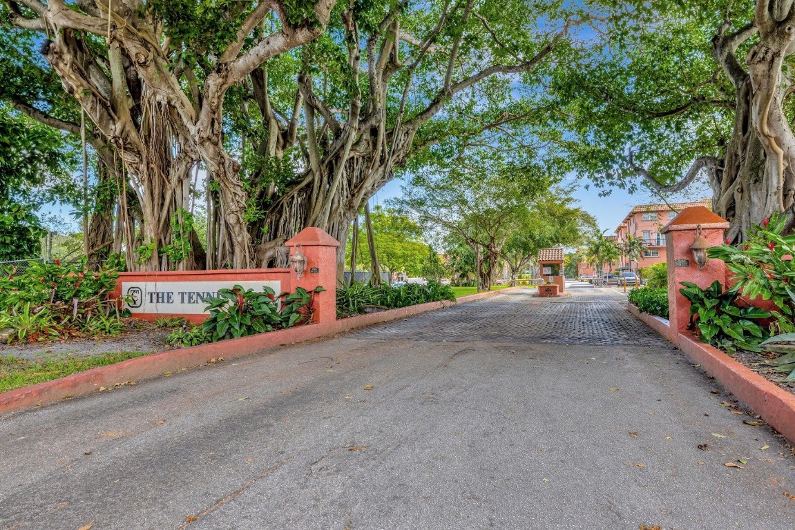 640 Tennis Club Dr 111