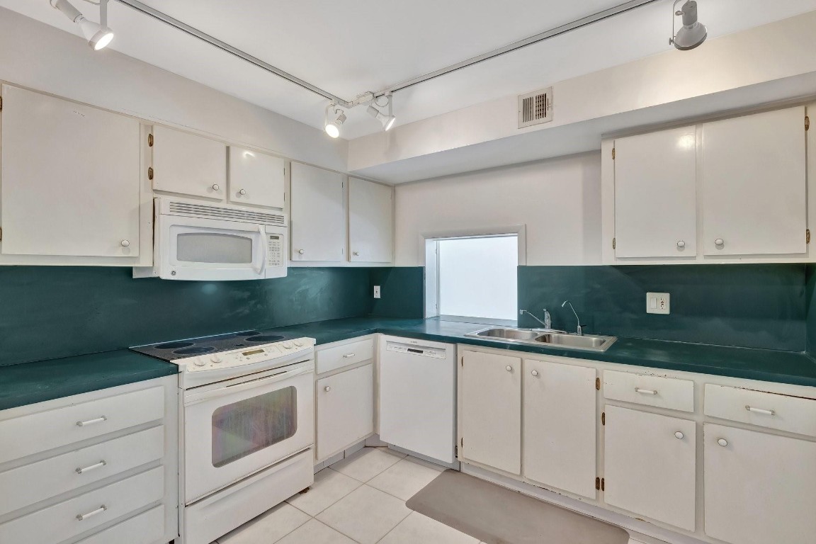 640 Tennis Club Dr 111