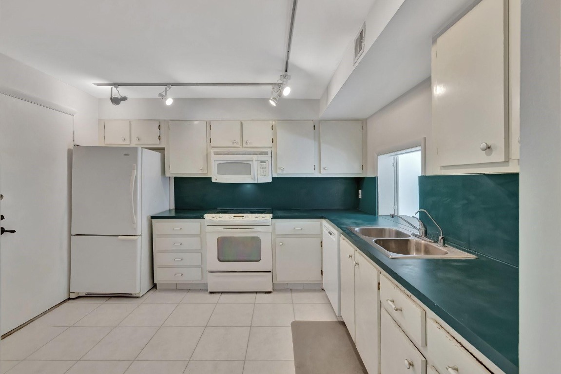 640 Tennis Club Dr 111