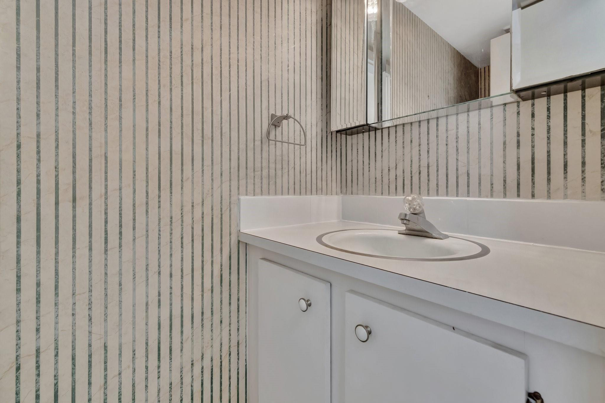 640 Tennis Club Dr 111