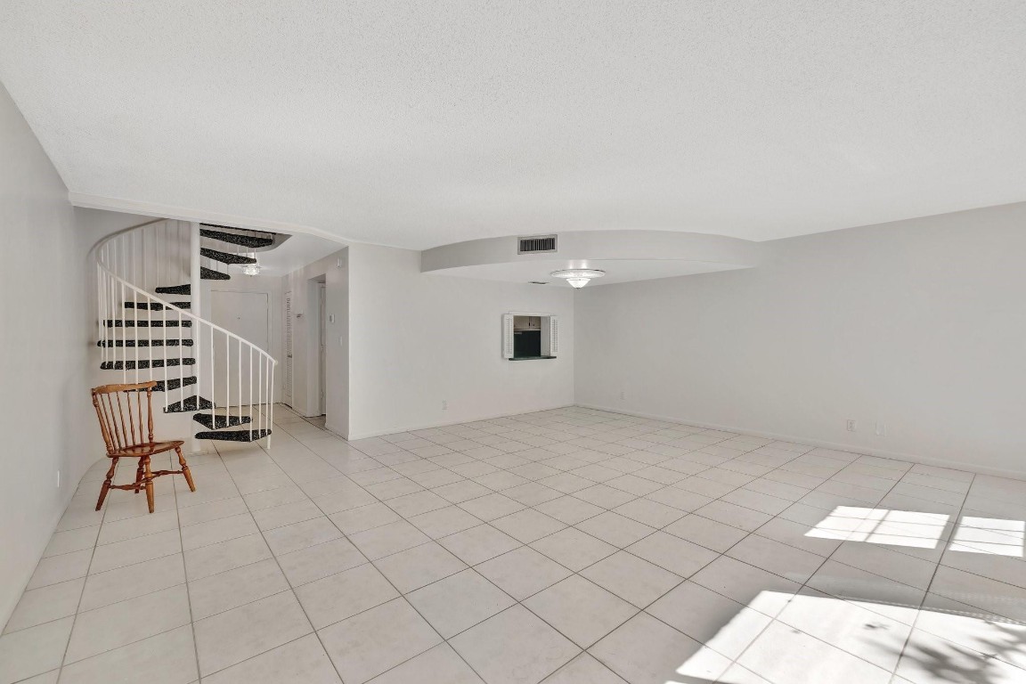 640 Tennis Club Dr 111