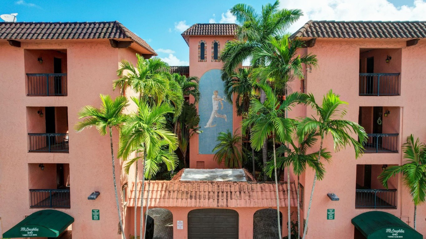 640 Tennis Club Dr 111