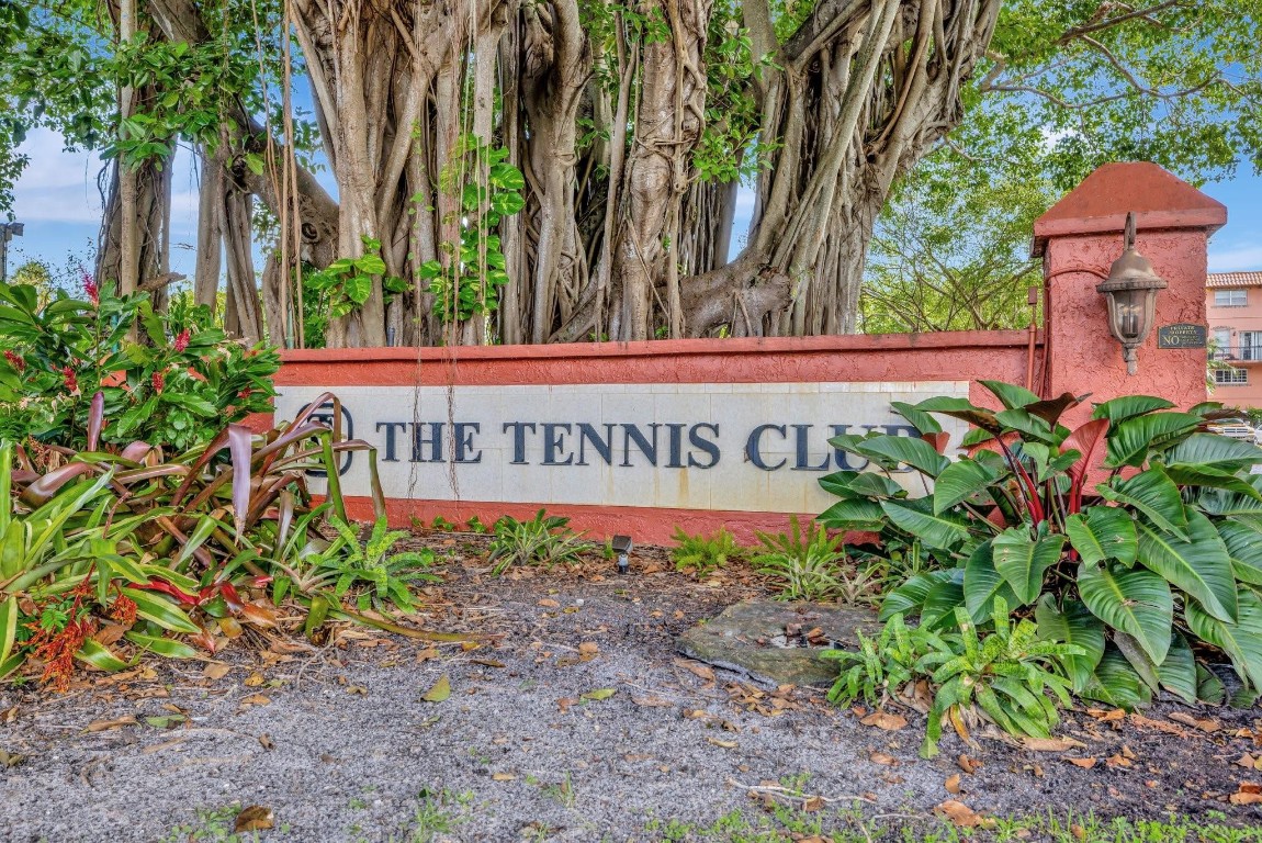 640 Tennis Club Dr 111