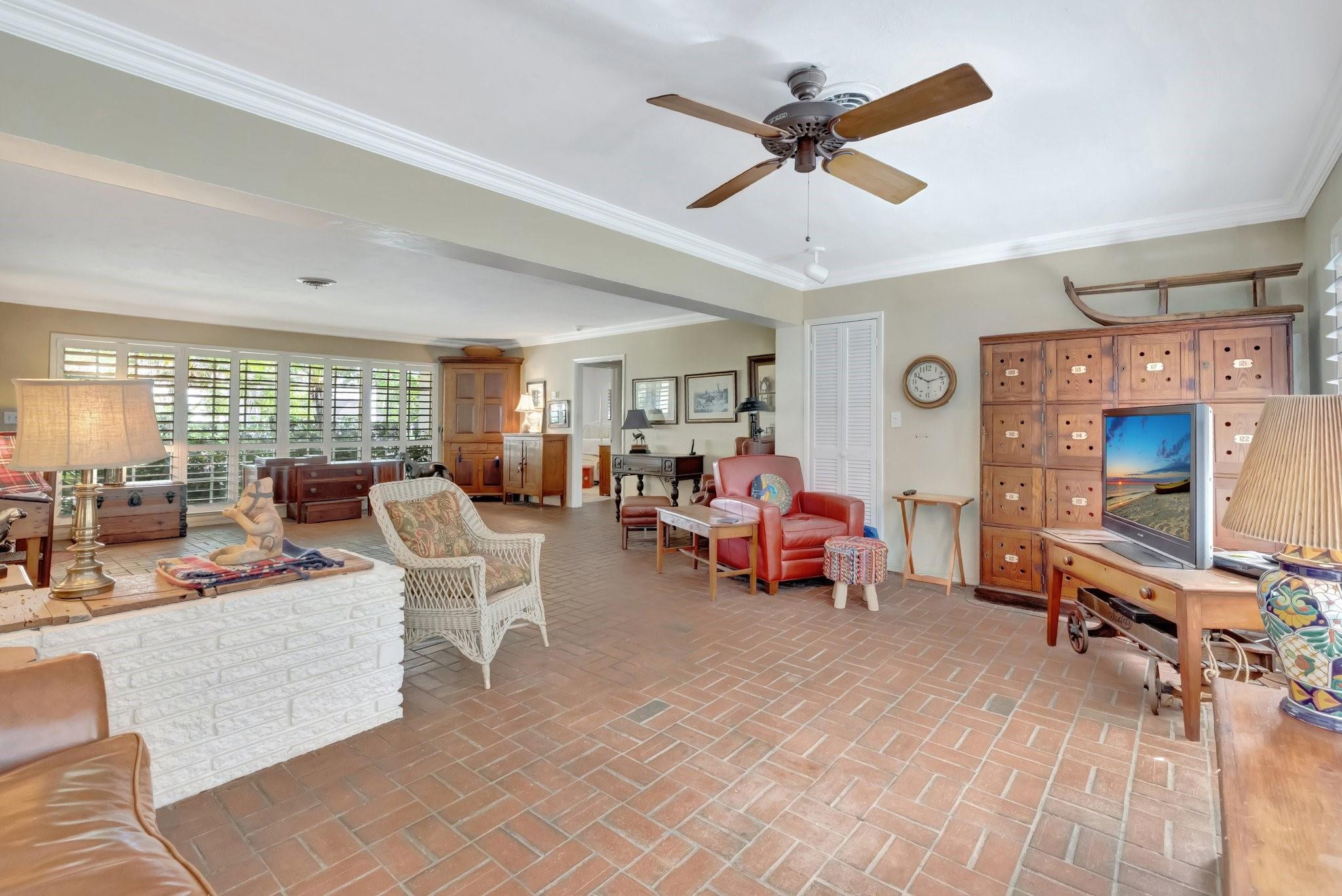 2732 NE 29th Ct