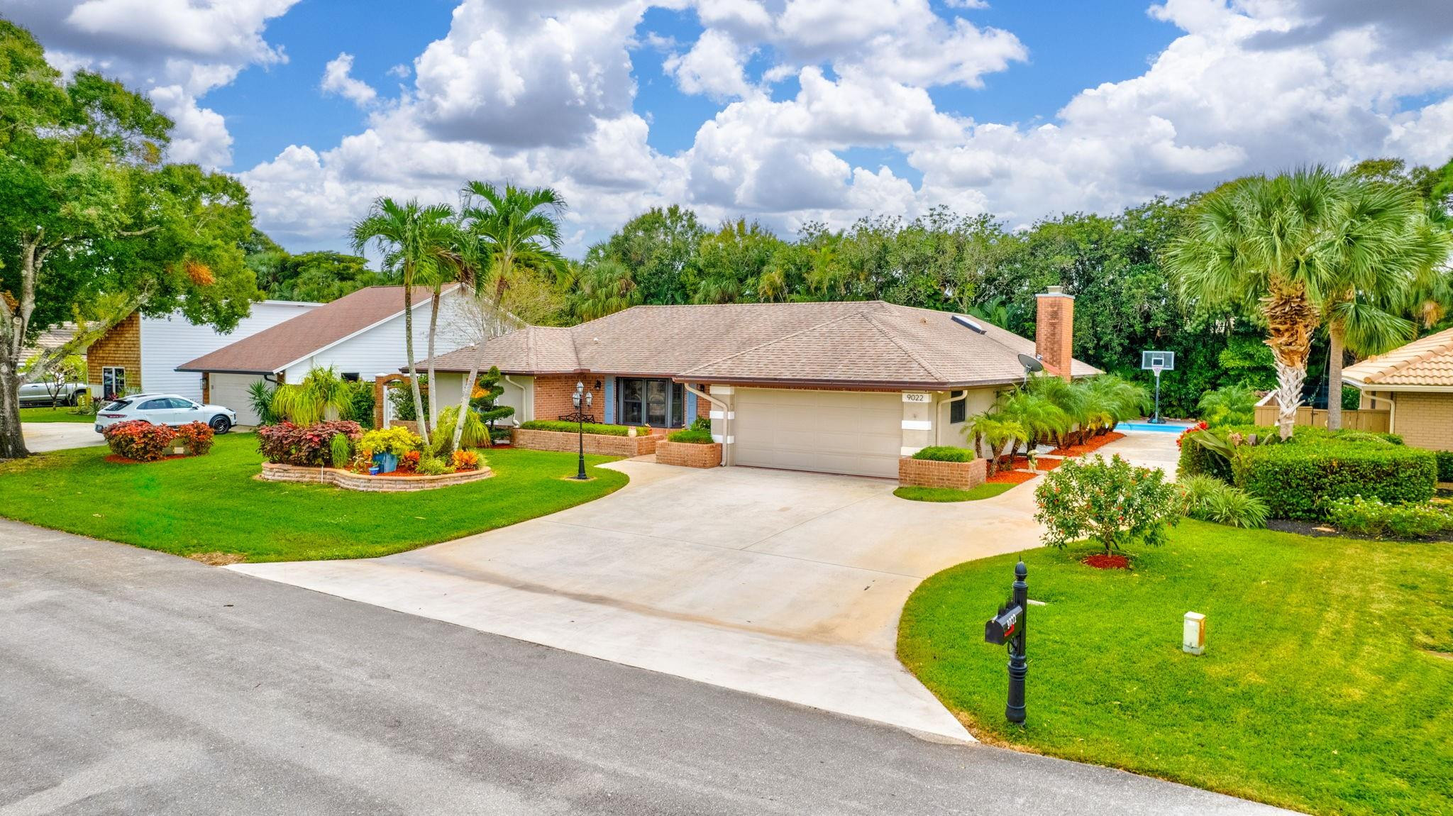 9022 Gardens Glen Cir