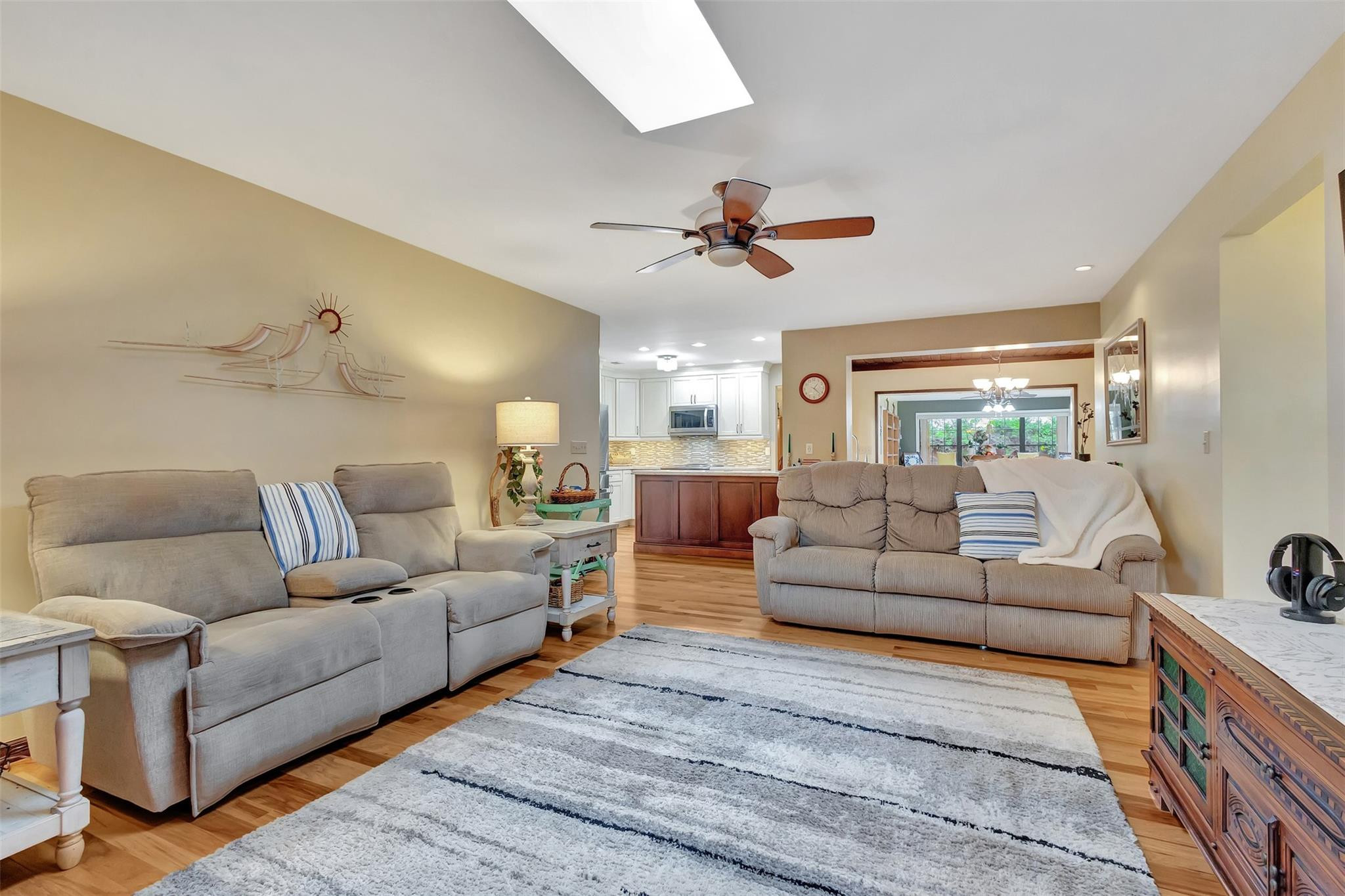9022 Gardens Glen Cir