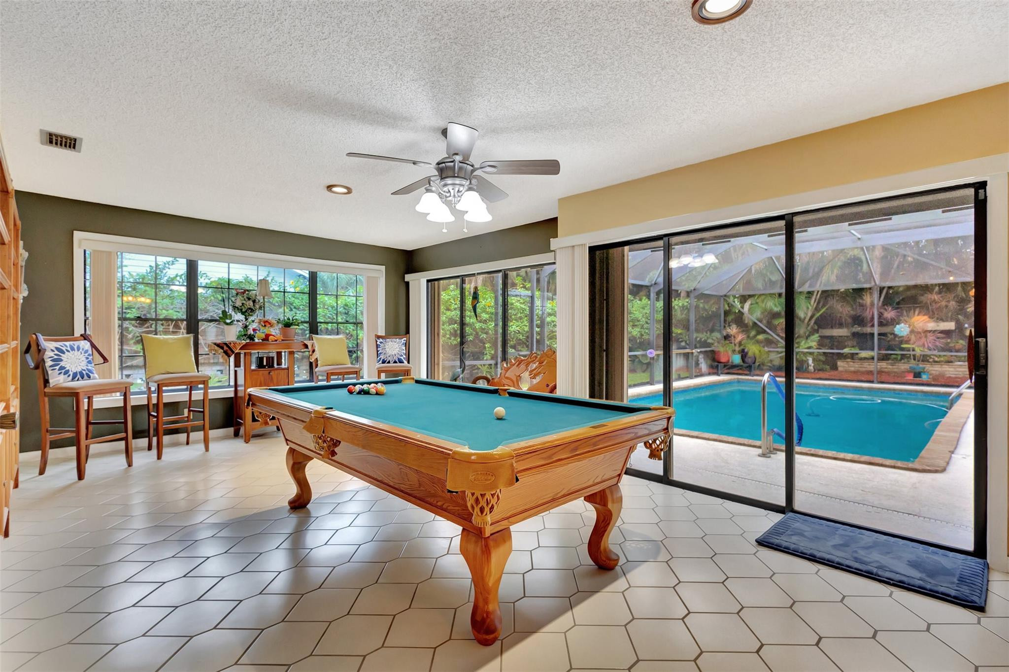 9022 Gardens Glen Cir