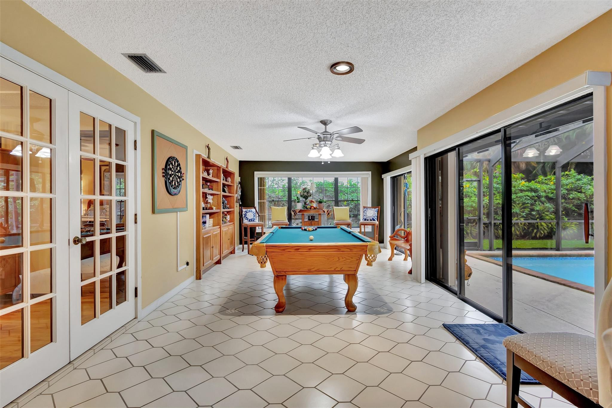 9022 Gardens Glen Cir