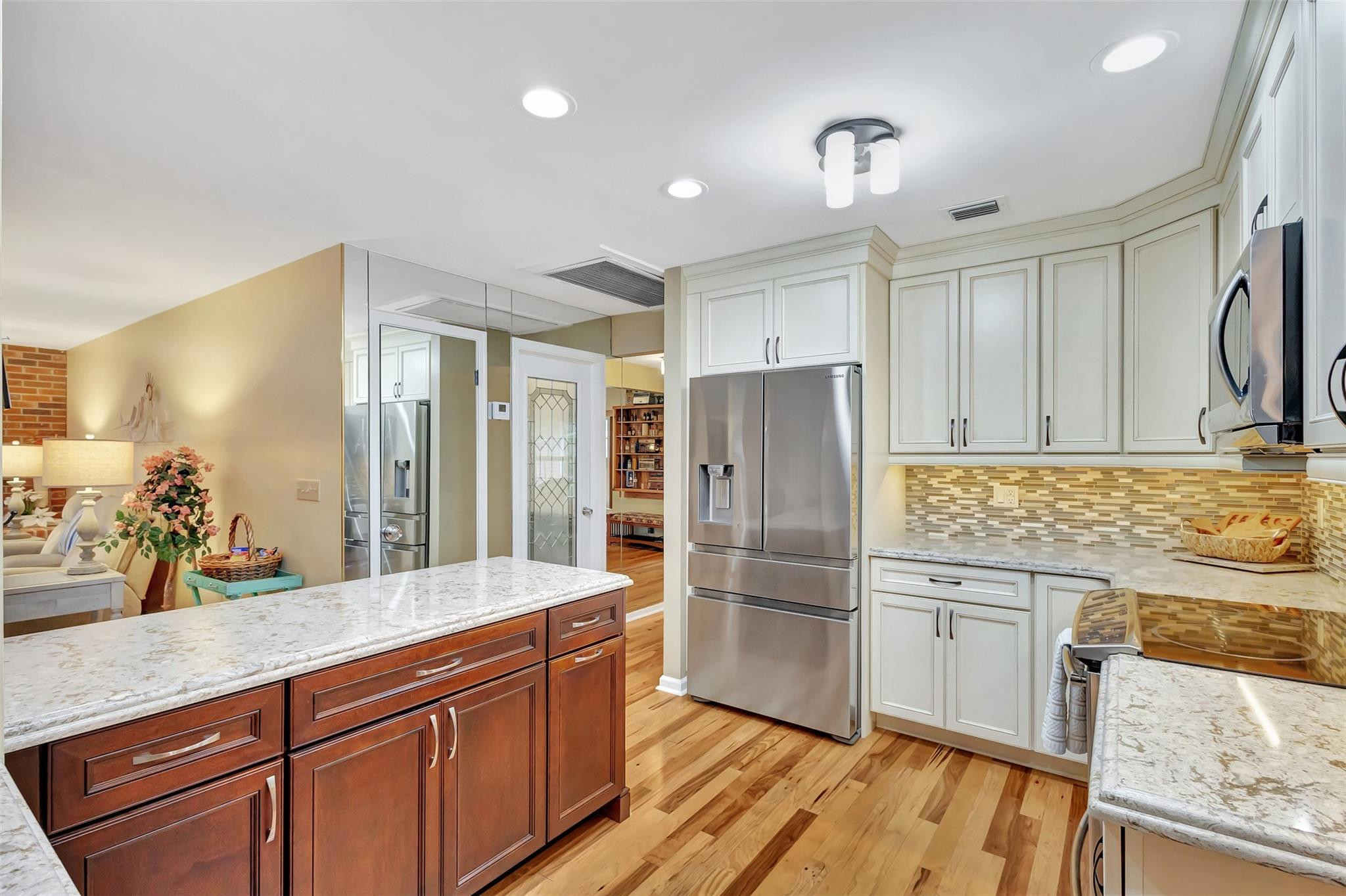 9022 Gardens Glen Cir