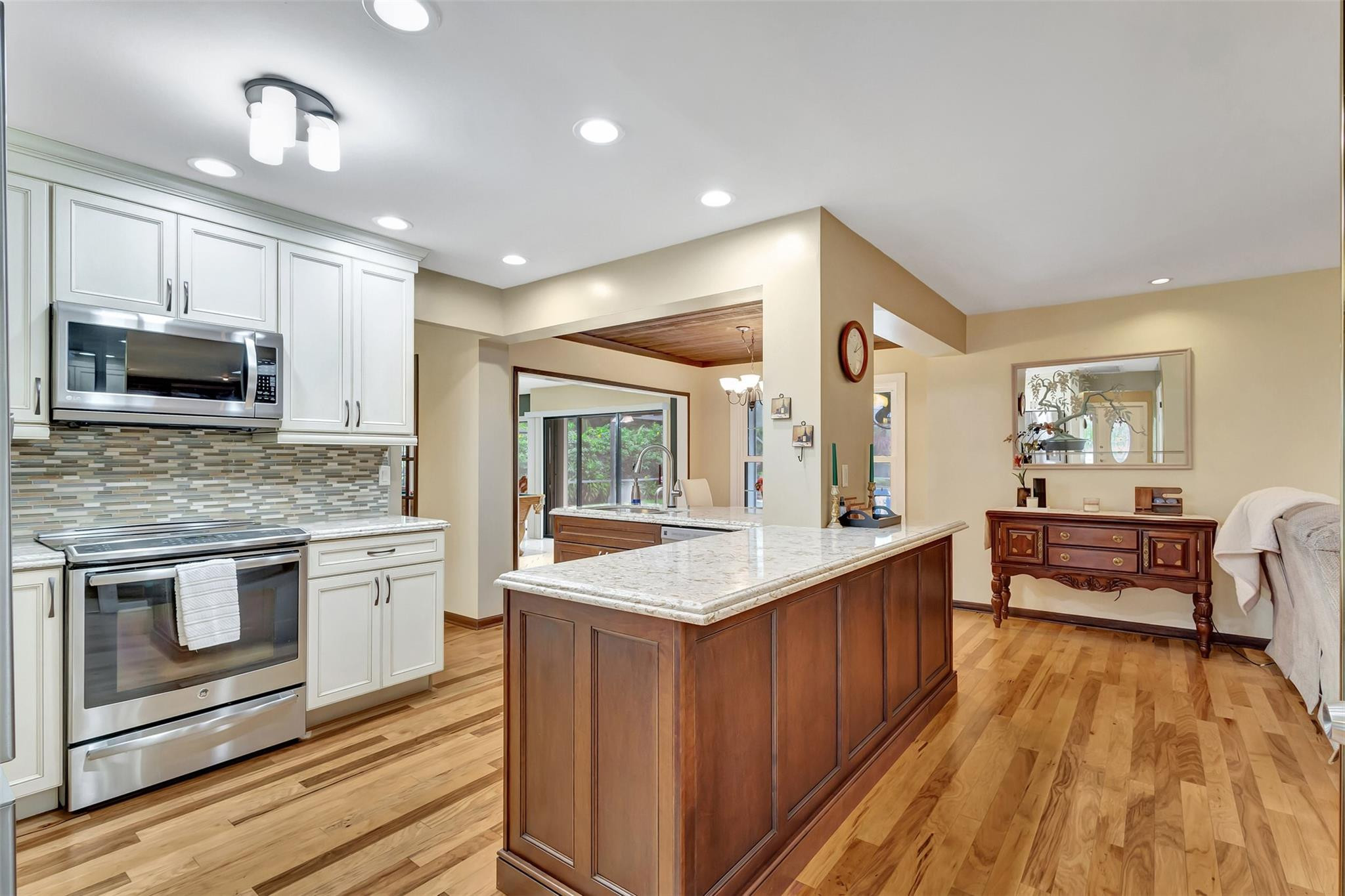 9022 Gardens Glen Cir