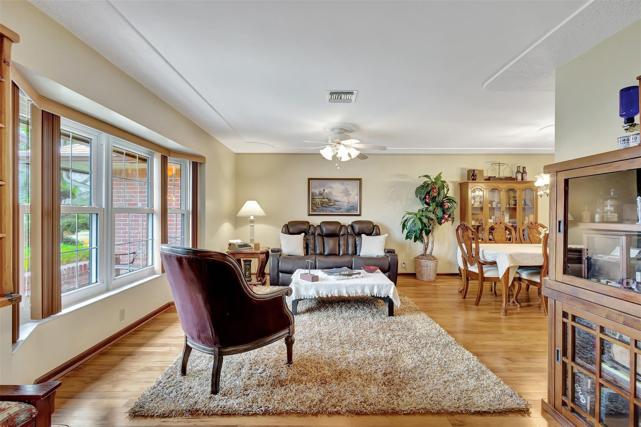 9022 Gardens Glen Cir