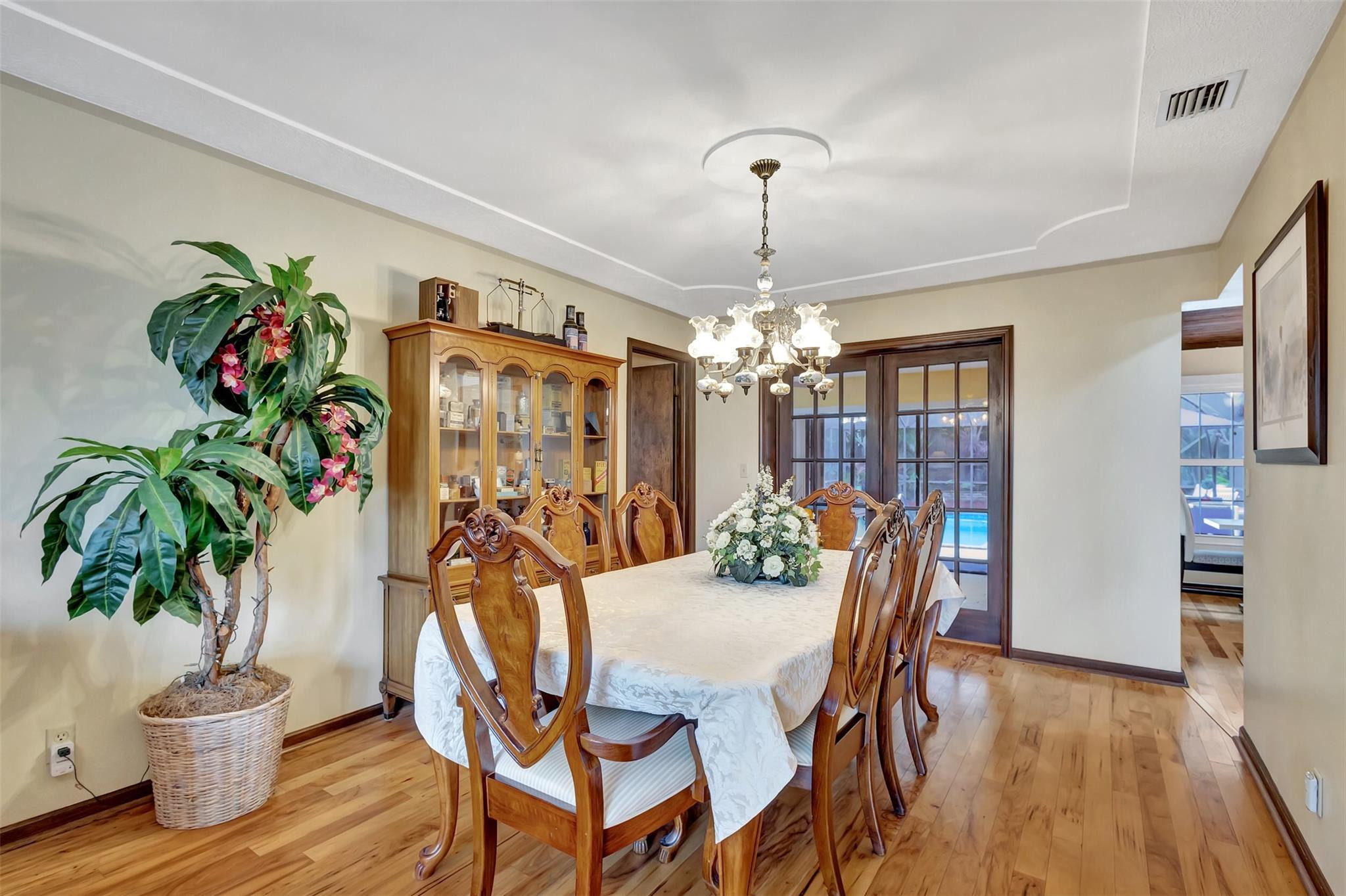 9022 Gardens Glen Cir