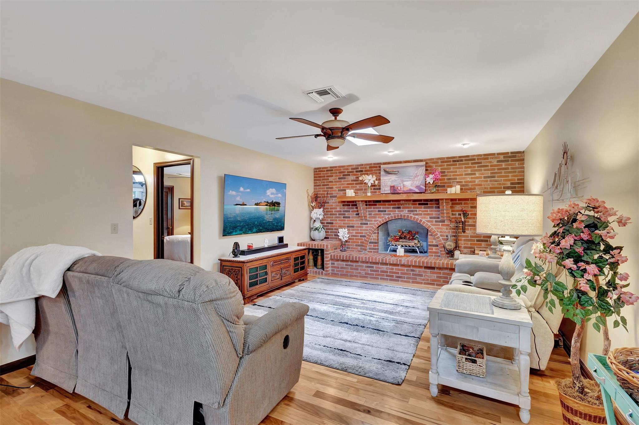9022 Gardens Glen Cir