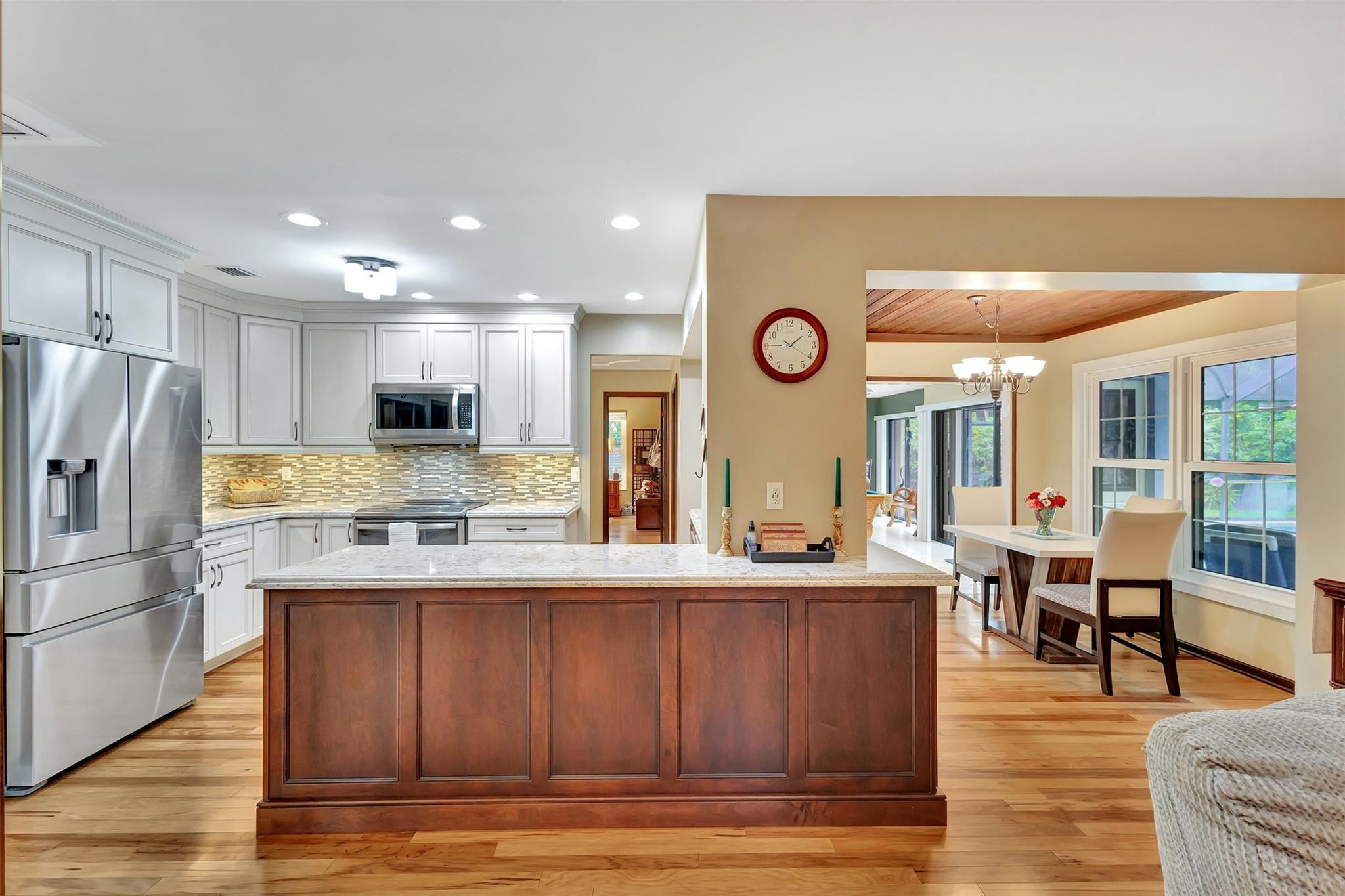 9022 Gardens Glen Cir