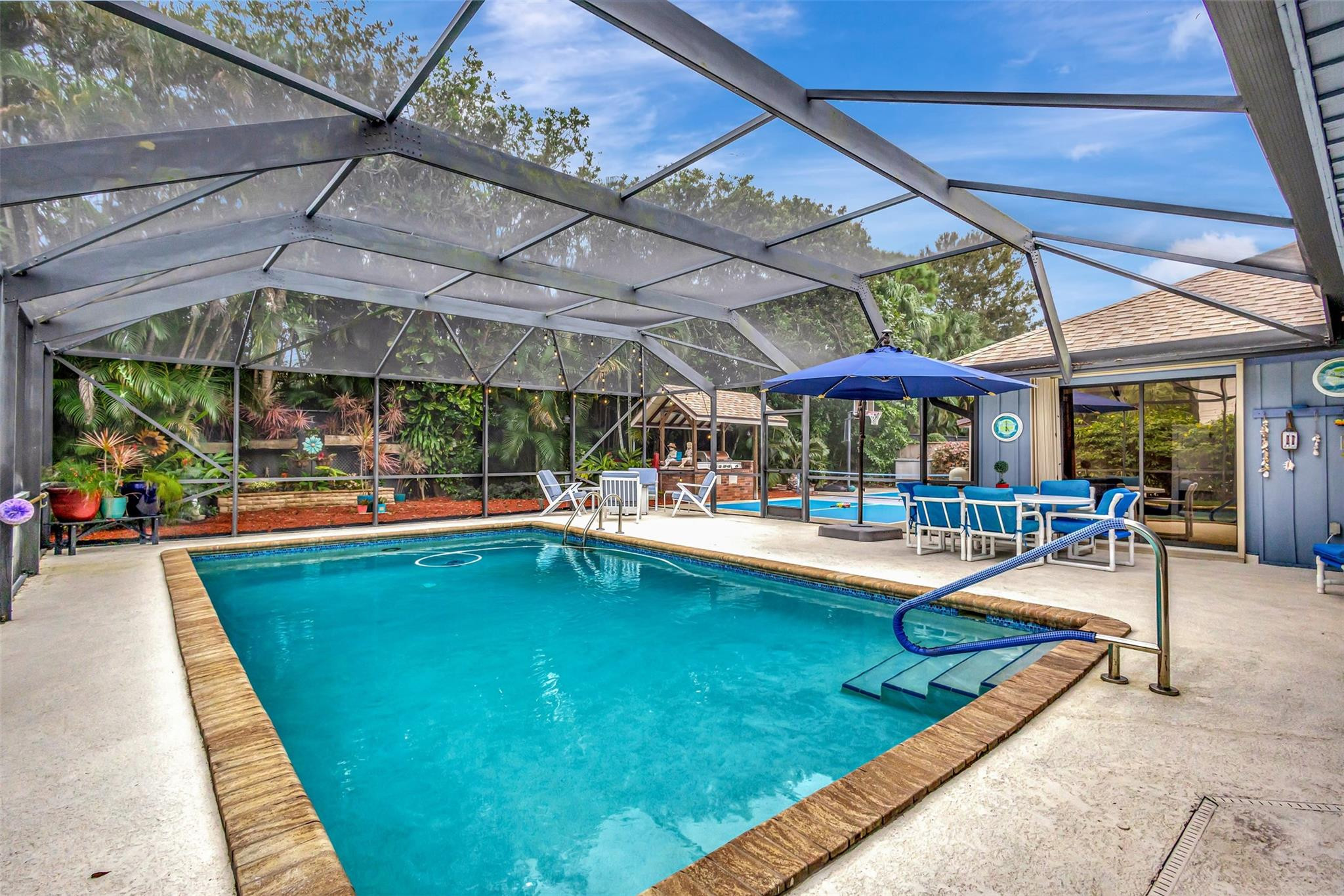9022 Gardens Glen Cir