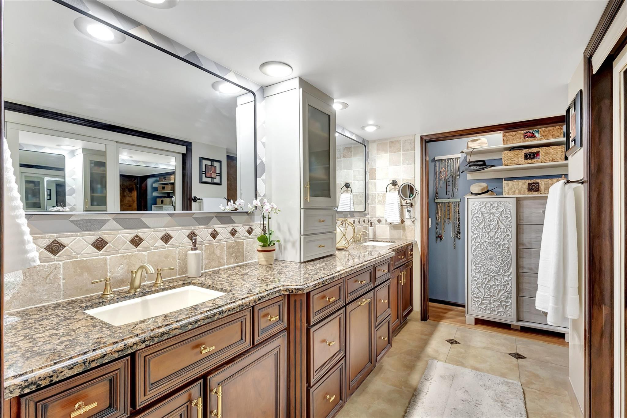 9022 Gardens Glen Cir