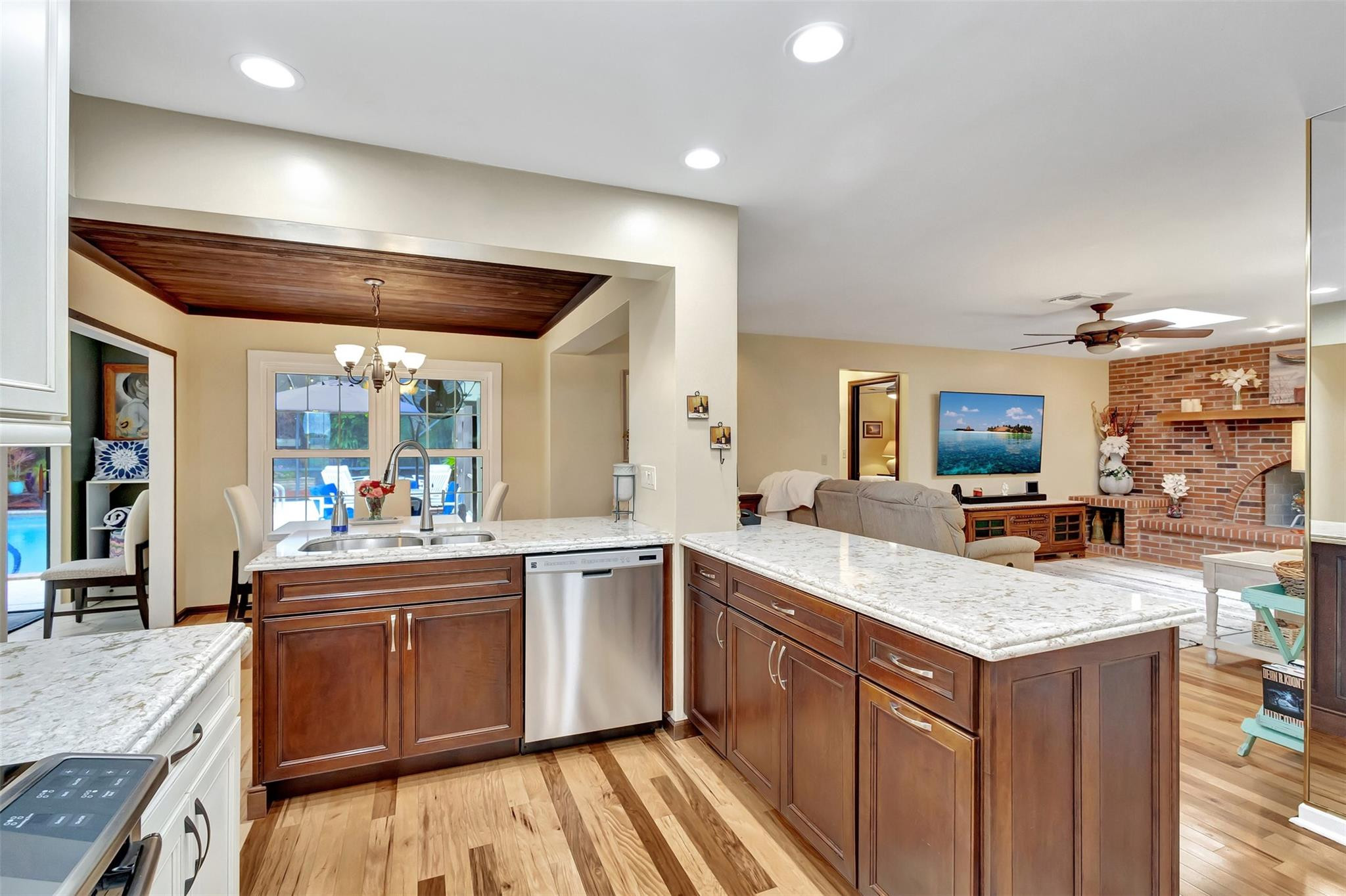 9022 Gardens Glen Cir
