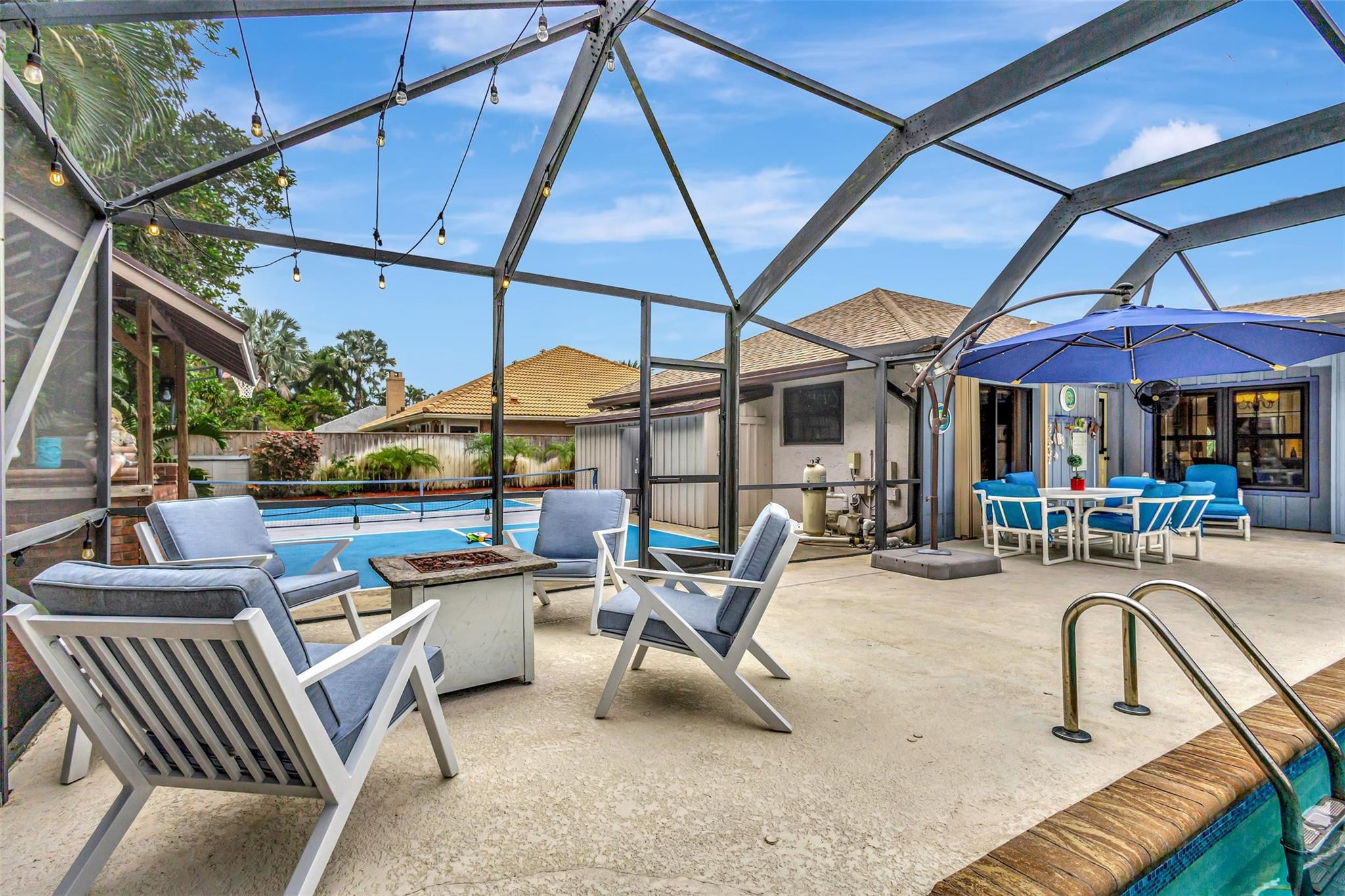 9022 Gardens Glen Cir