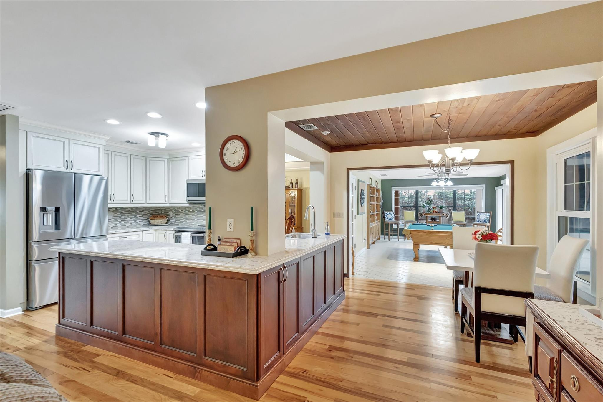9022 Gardens Glen Cir