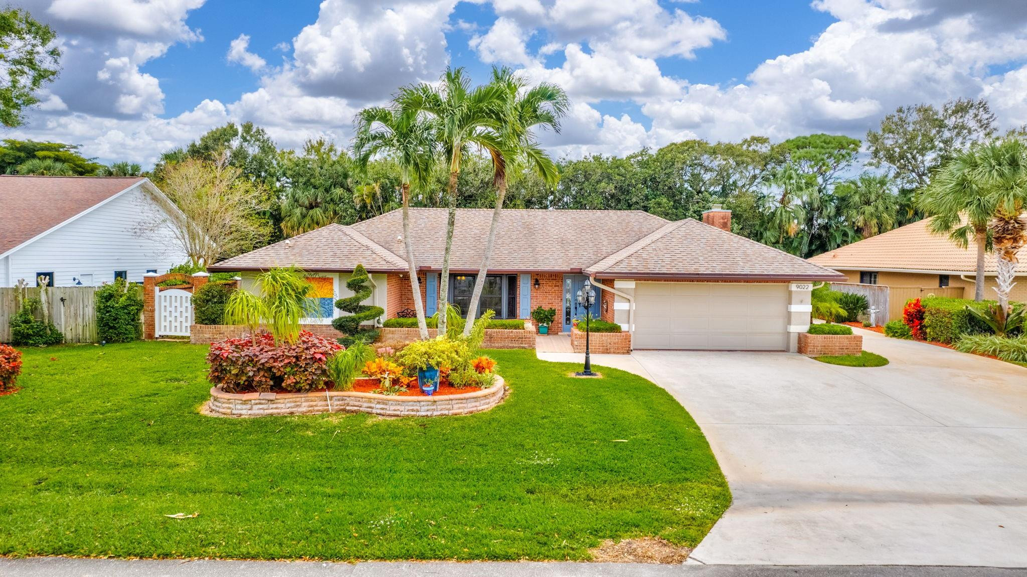 9022 Gardens Glen Cir