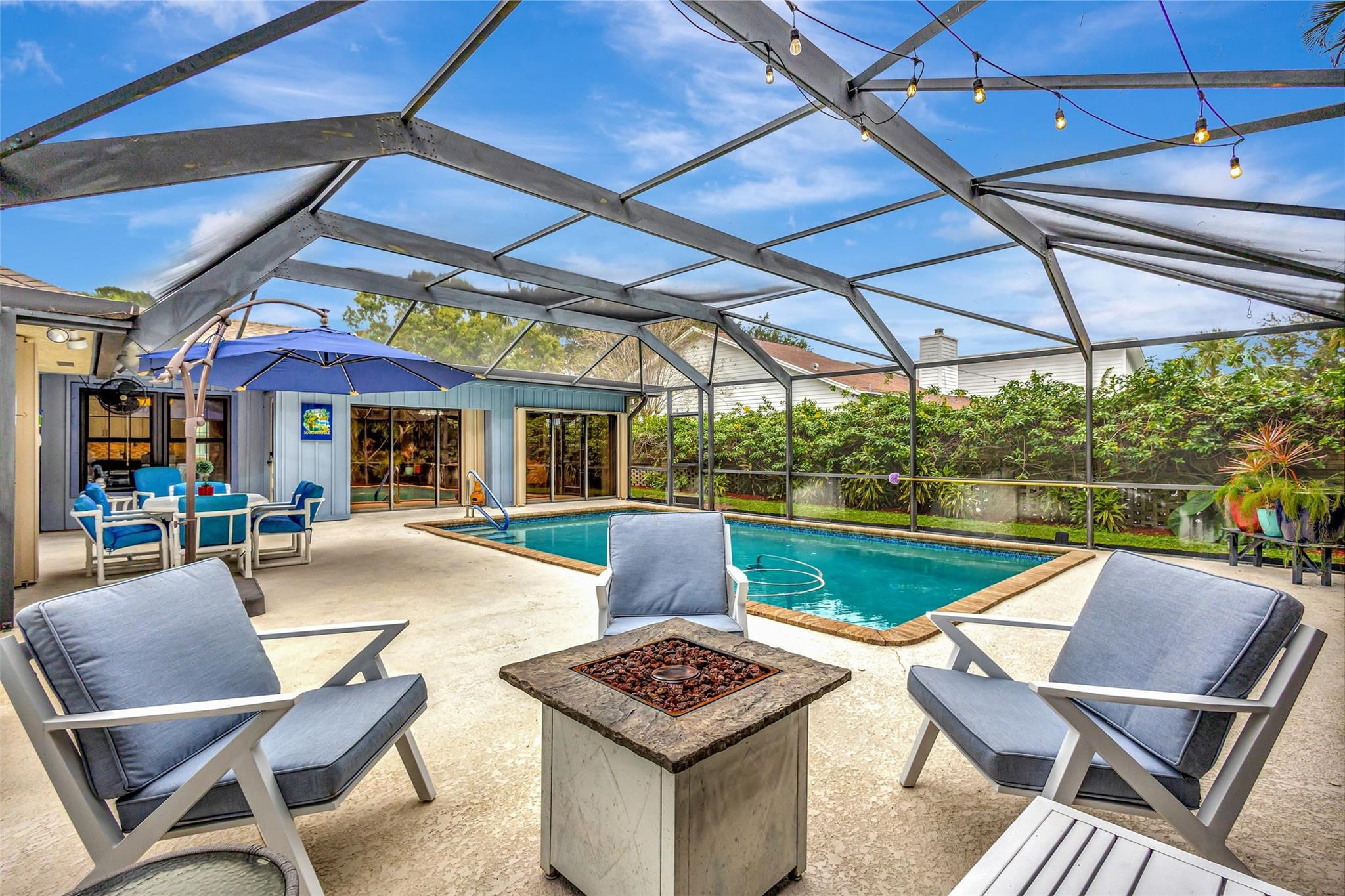9022 Gardens Glen Cir