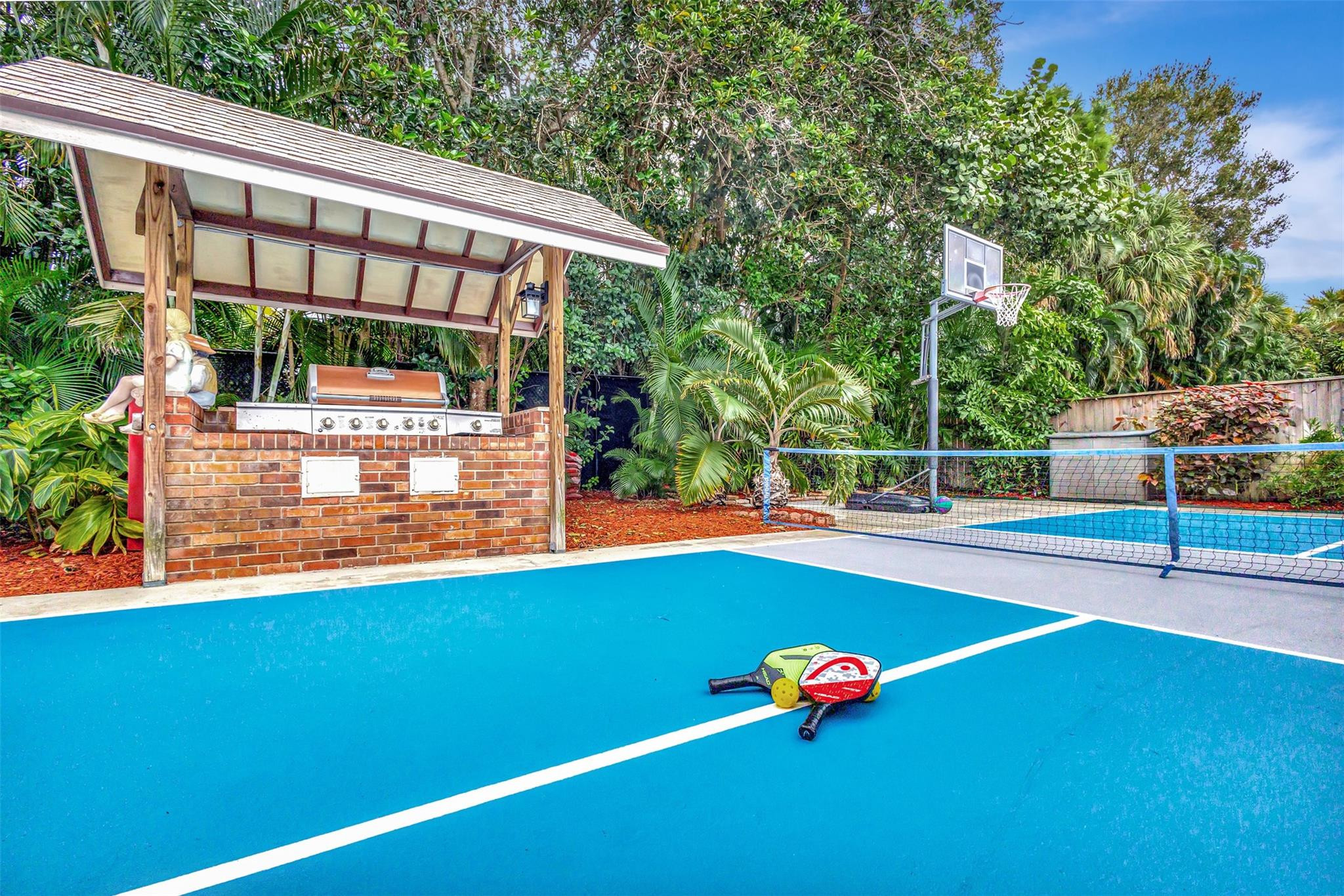 9022 Gardens Glen Cir