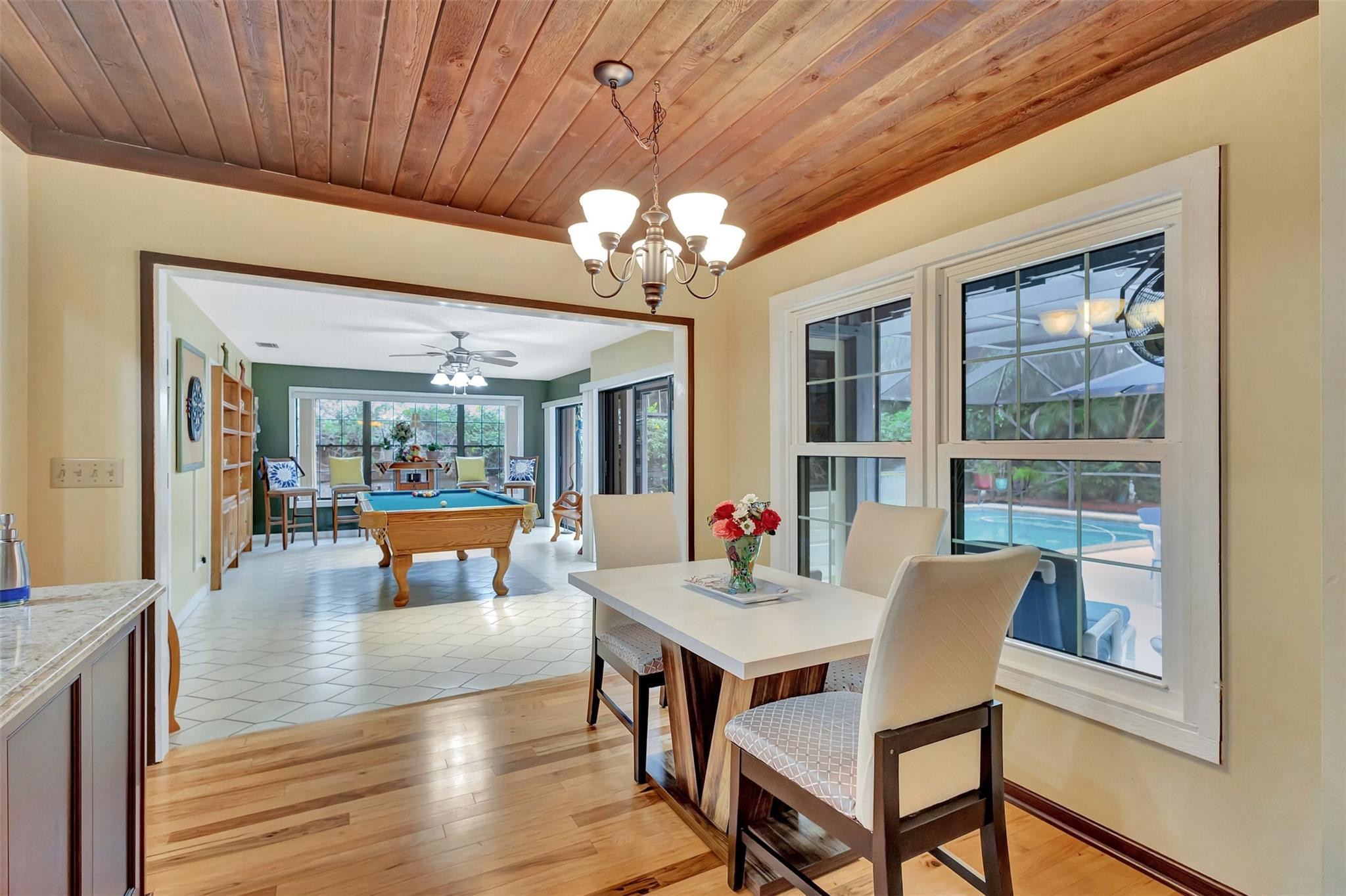 9022 Gardens Glen Cir