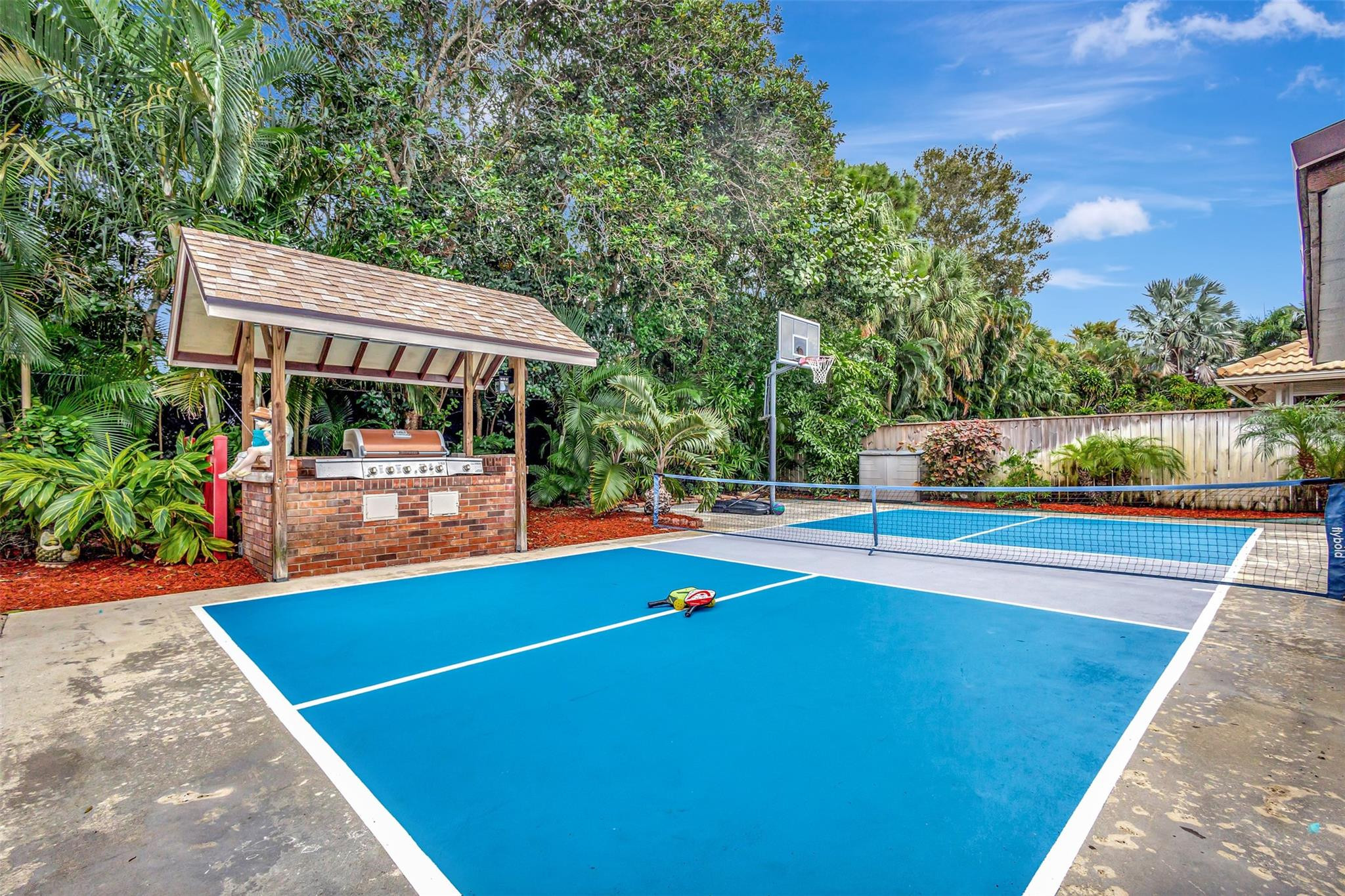 9022 Gardens Glen Cir