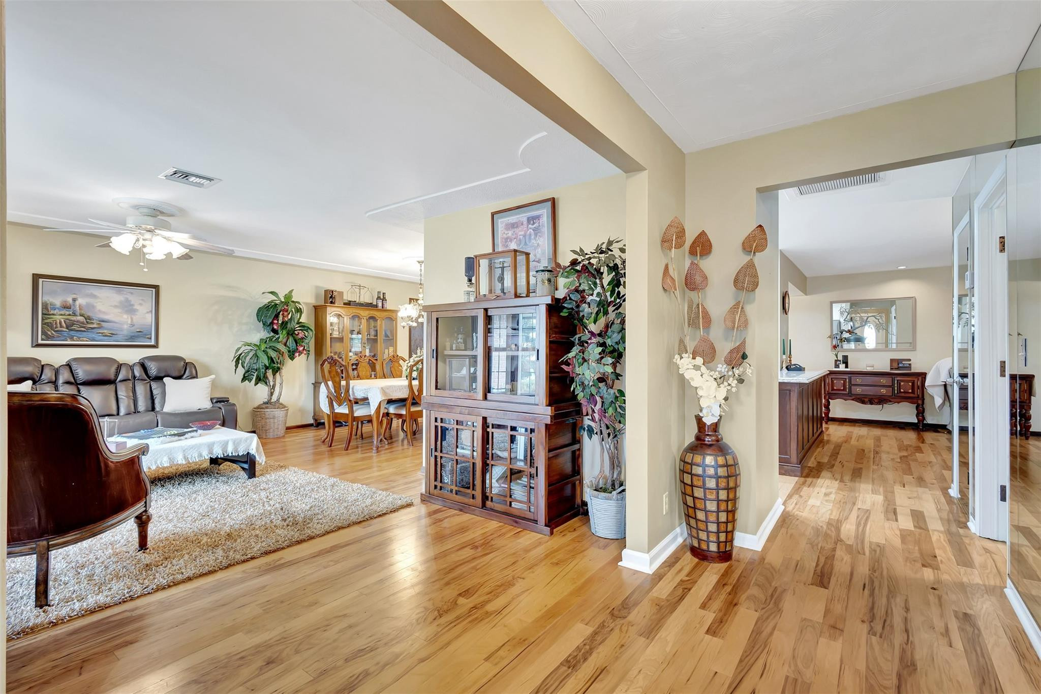 9022 Gardens Glen Cir