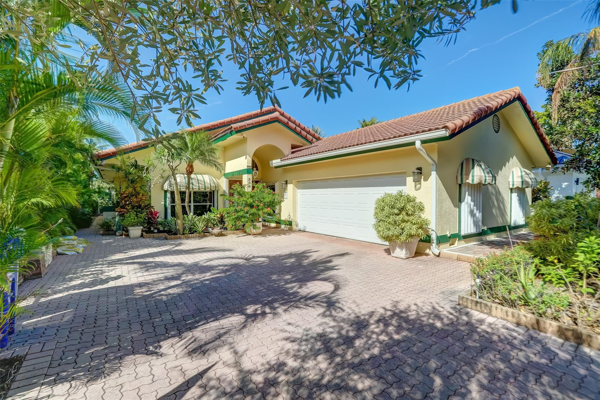 305 S Riverside Dr