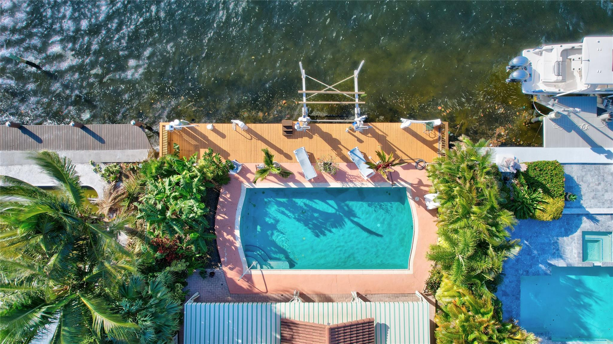 305 S Riverside Dr