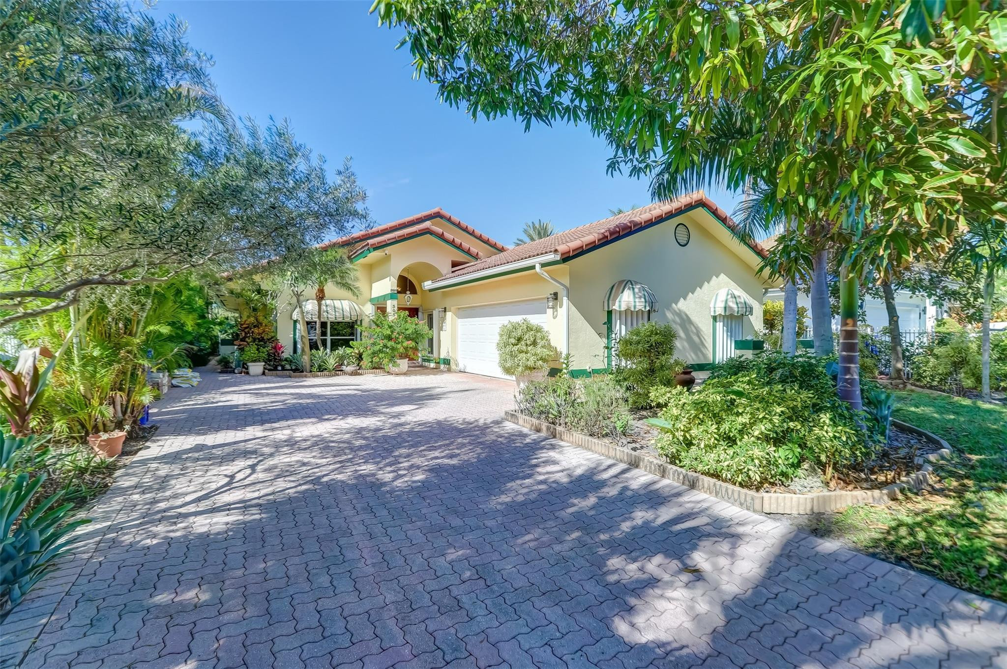 305 S Riverside Dr